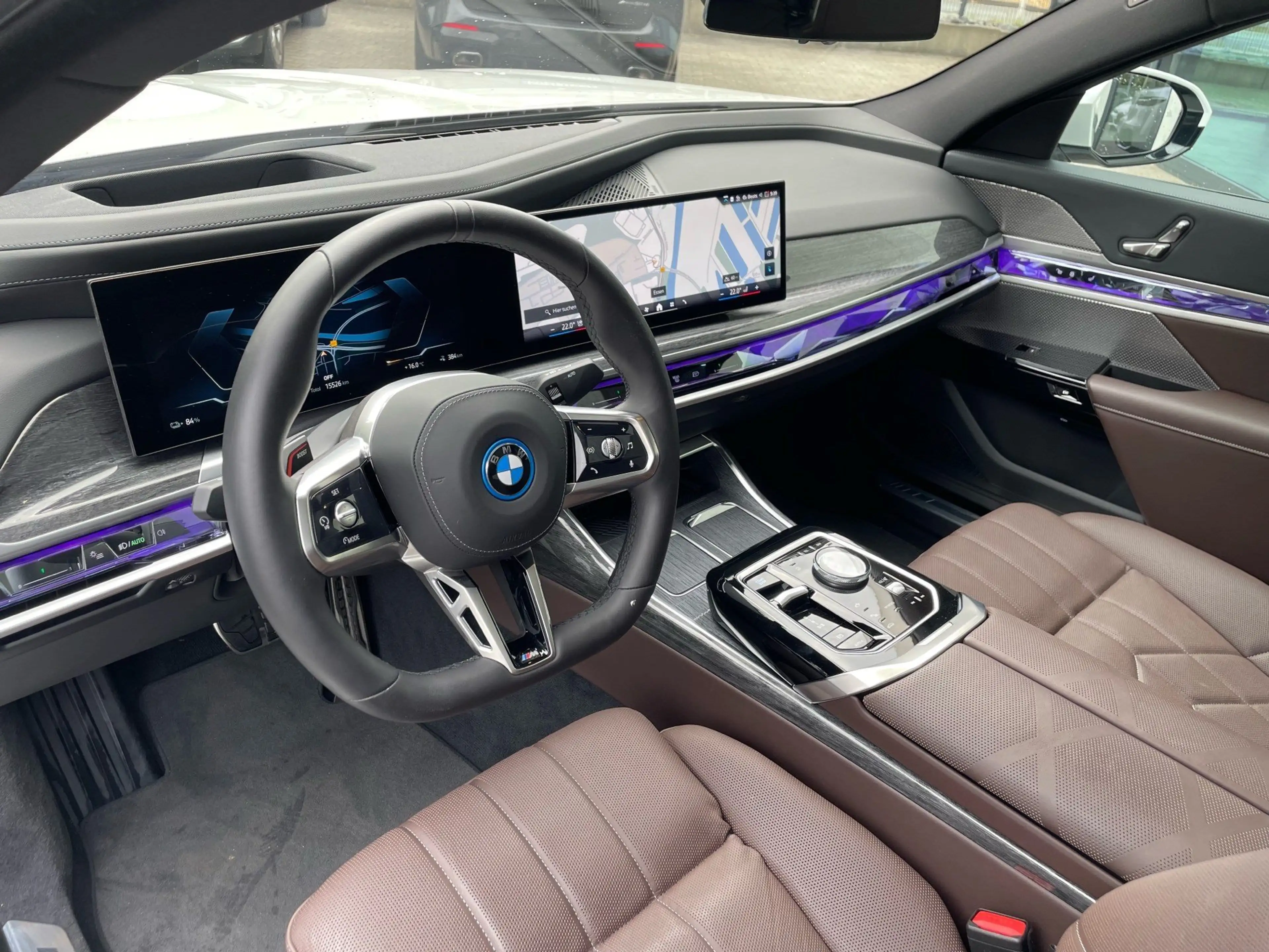 BMW i7 xDrive60 Limo M Sport || Sky Lounge Massage — photo 4