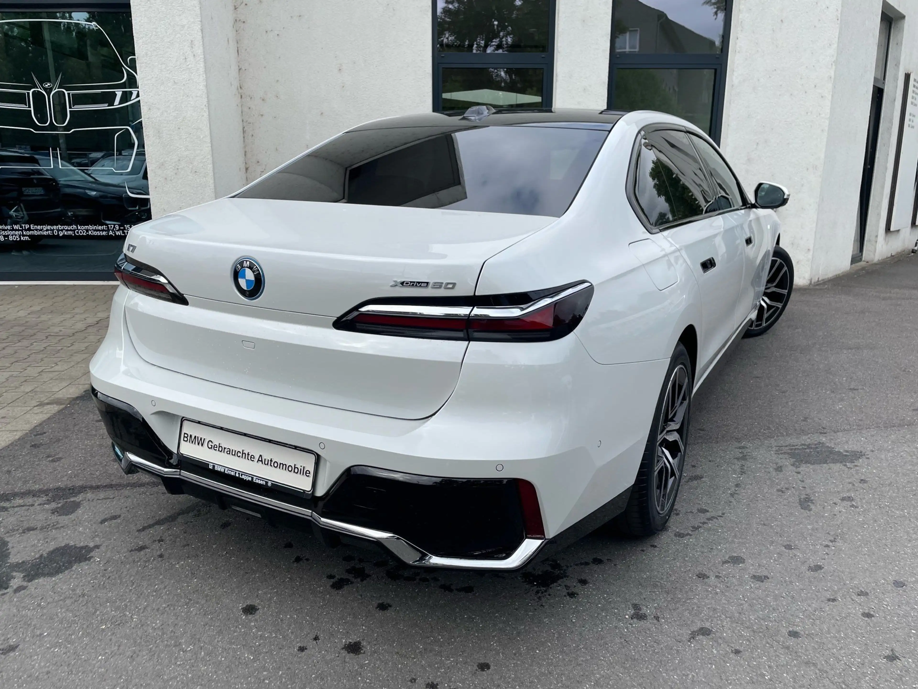 BMW i7 xDrive60 Limo M Sport || Sky Lounge Massage — photo 2