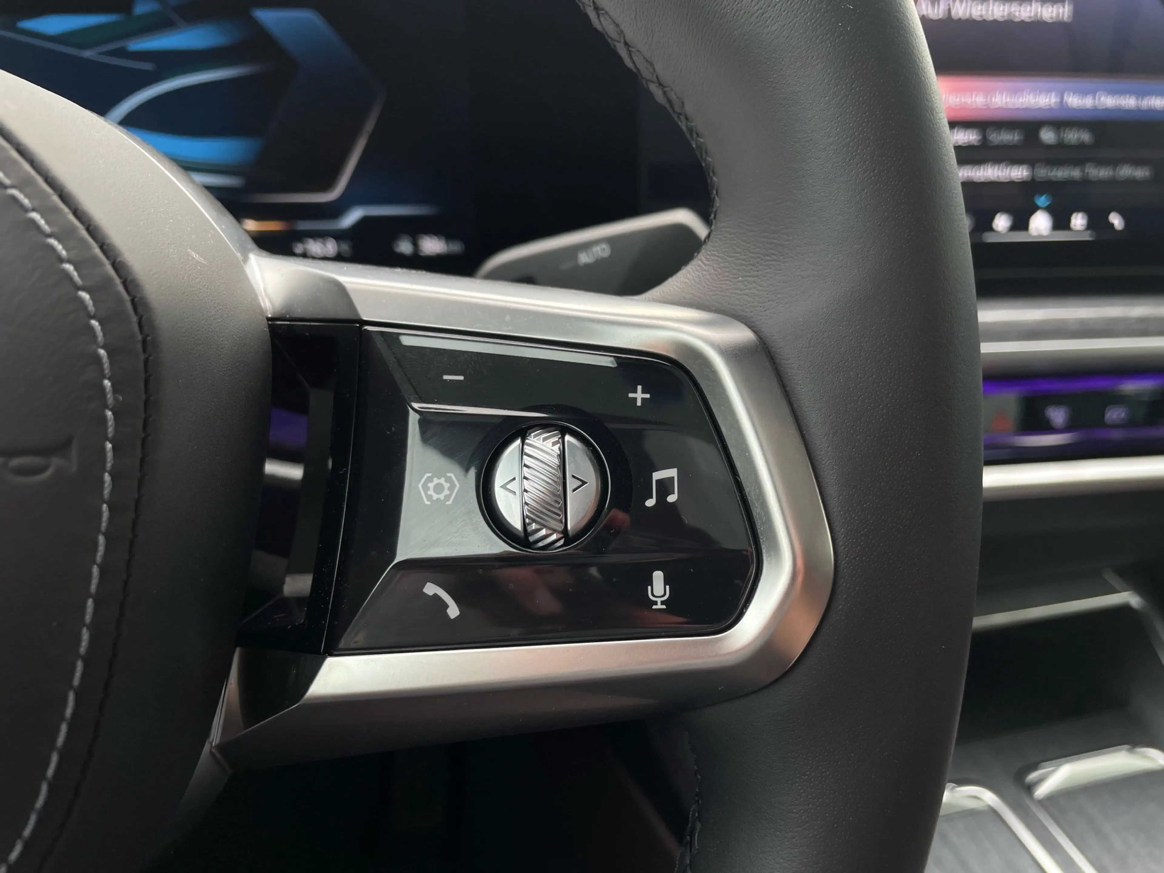 BMW i7 xDrive60 Limo M Sport || Sky Lounge Massage — photo 14