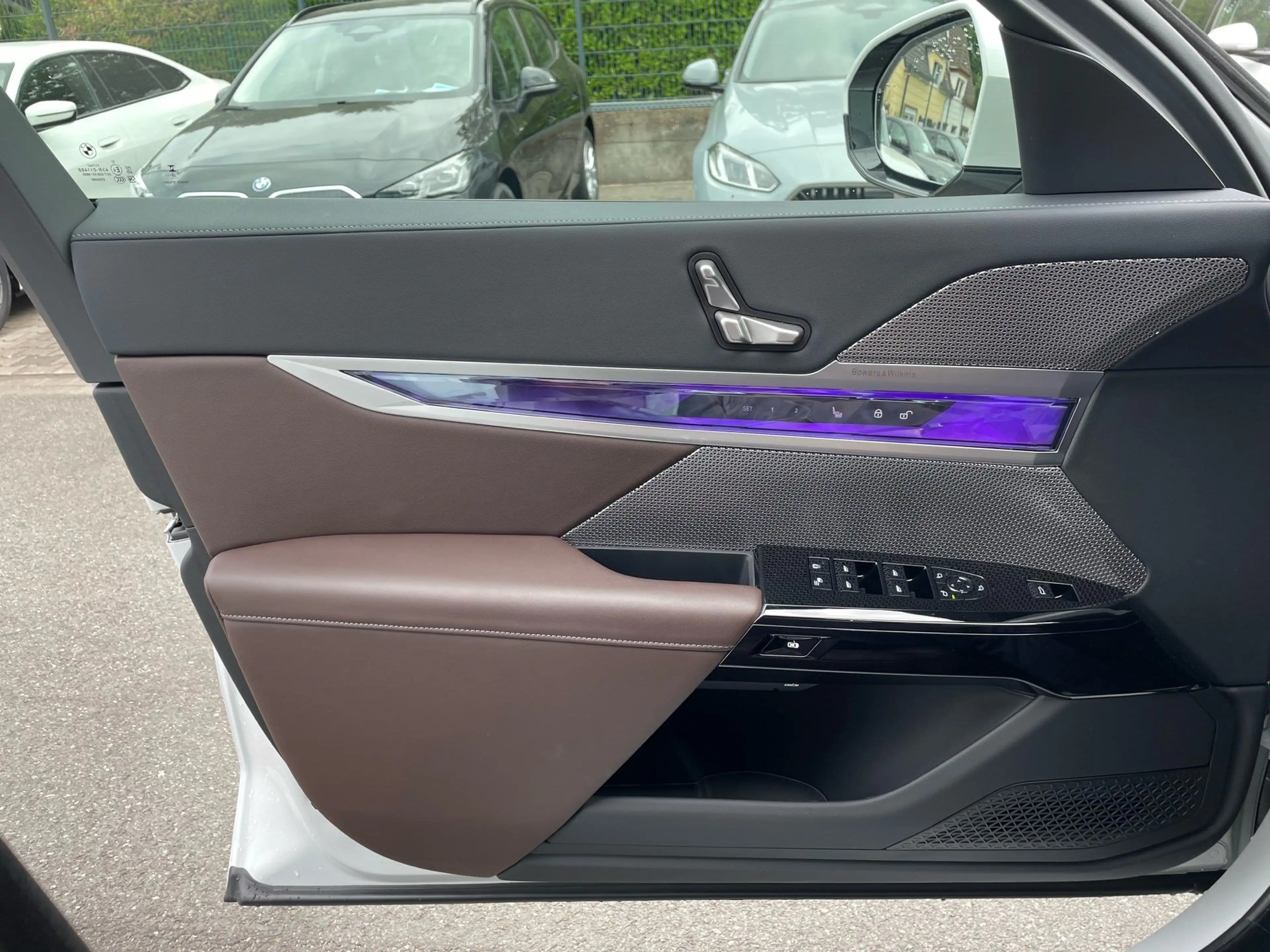 BMW i7 xDrive60 Limo M Sport || Sky Lounge Massage — photo 7