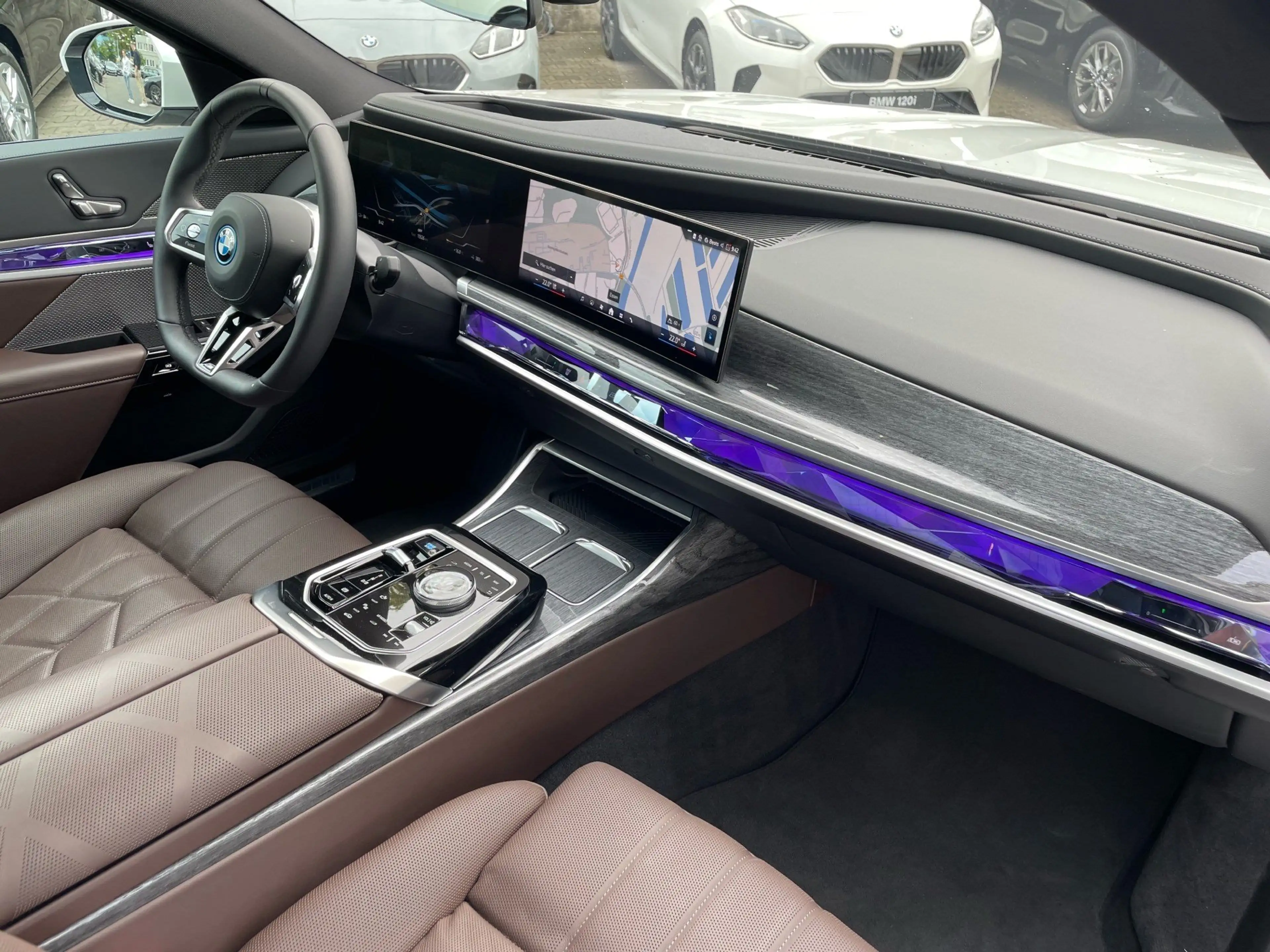 BMW i7 xDrive60 Limo M Sport || Sky Lounge Massage — photo 5