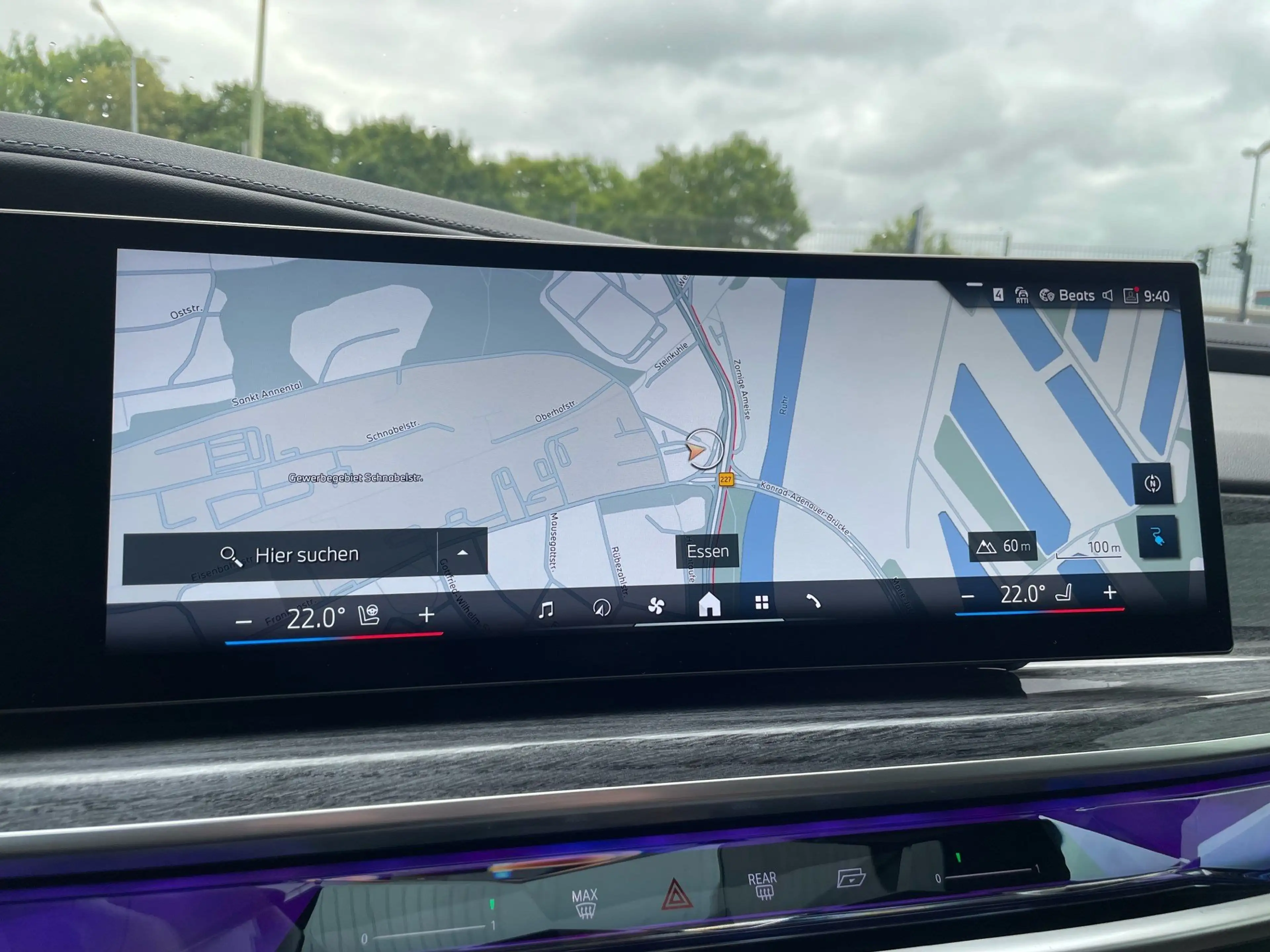 BMW i7 xDrive60 Limo M Sport || Sky Lounge Massage — photo 15