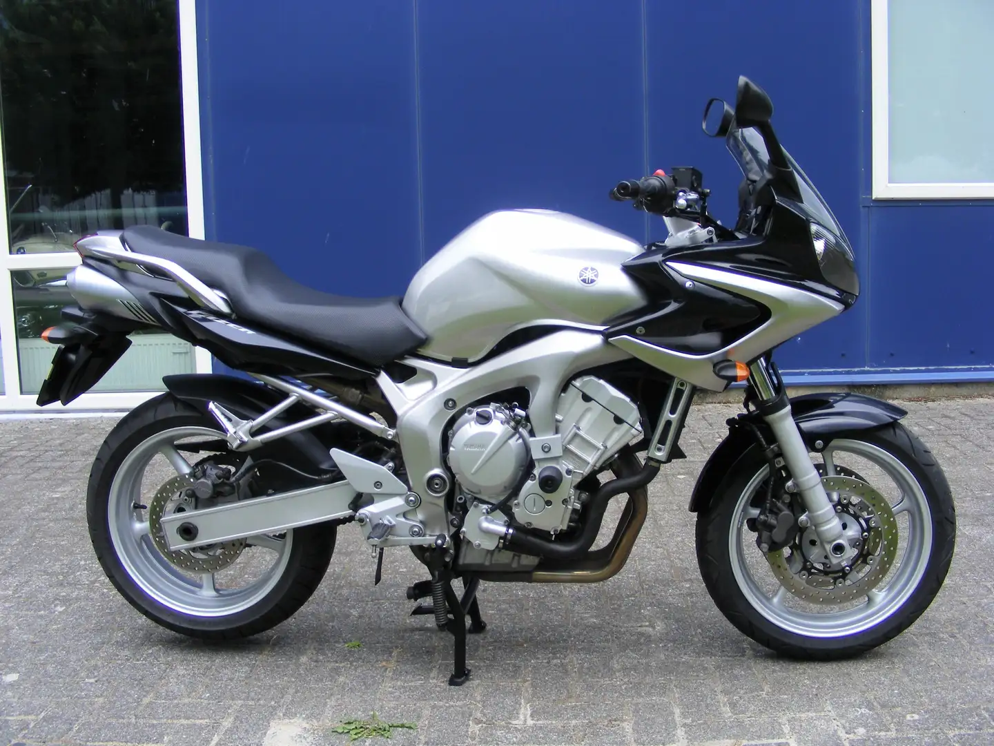 Yamaha FZ 6 wegmotor/tour Zilver - 1