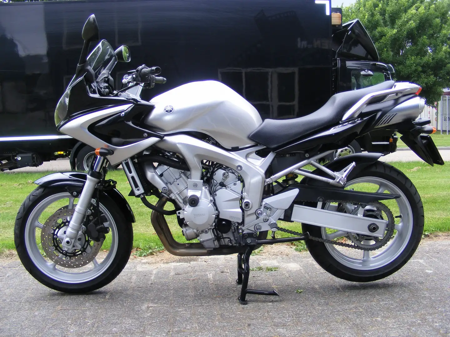 Yamaha FZ 6 wegmotor/tour Zilver - 2