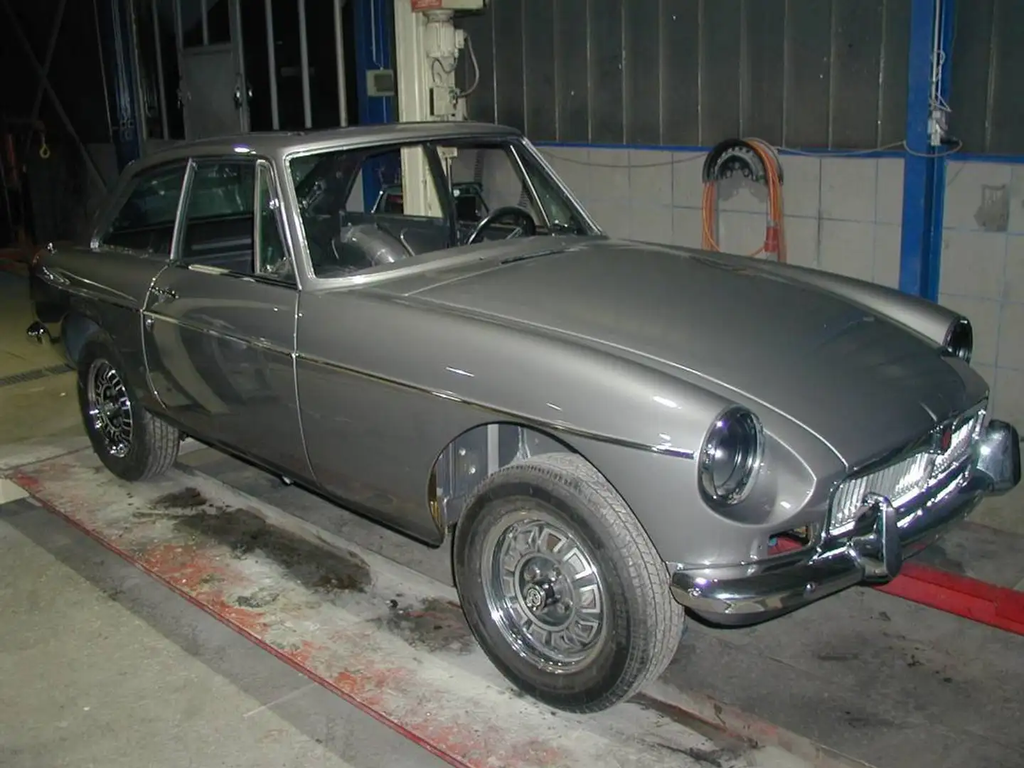 MG MGB GT V8 Grau - 1