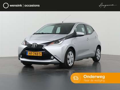Toyota Aygo 1.0 VVT-i x-play | Parkeercamera | Airco | Bluetoo