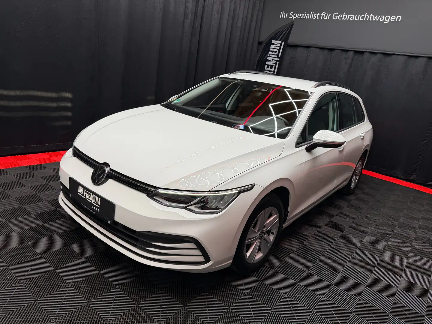 Volkswagen Golf Variant Life *AHK*LED*VIRTUAL*KAMERA* Weiß - 2