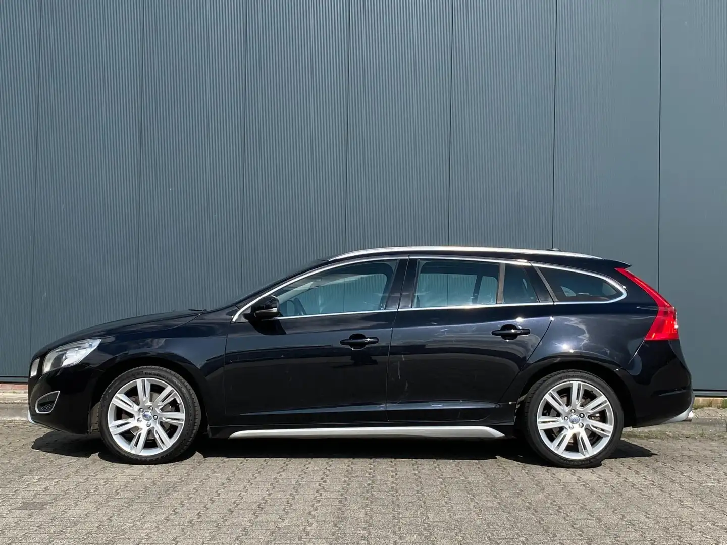 Volvo V60 1.6 T4 Summum | Leder | Xenon | Navi | NL-Auto Negro - 2