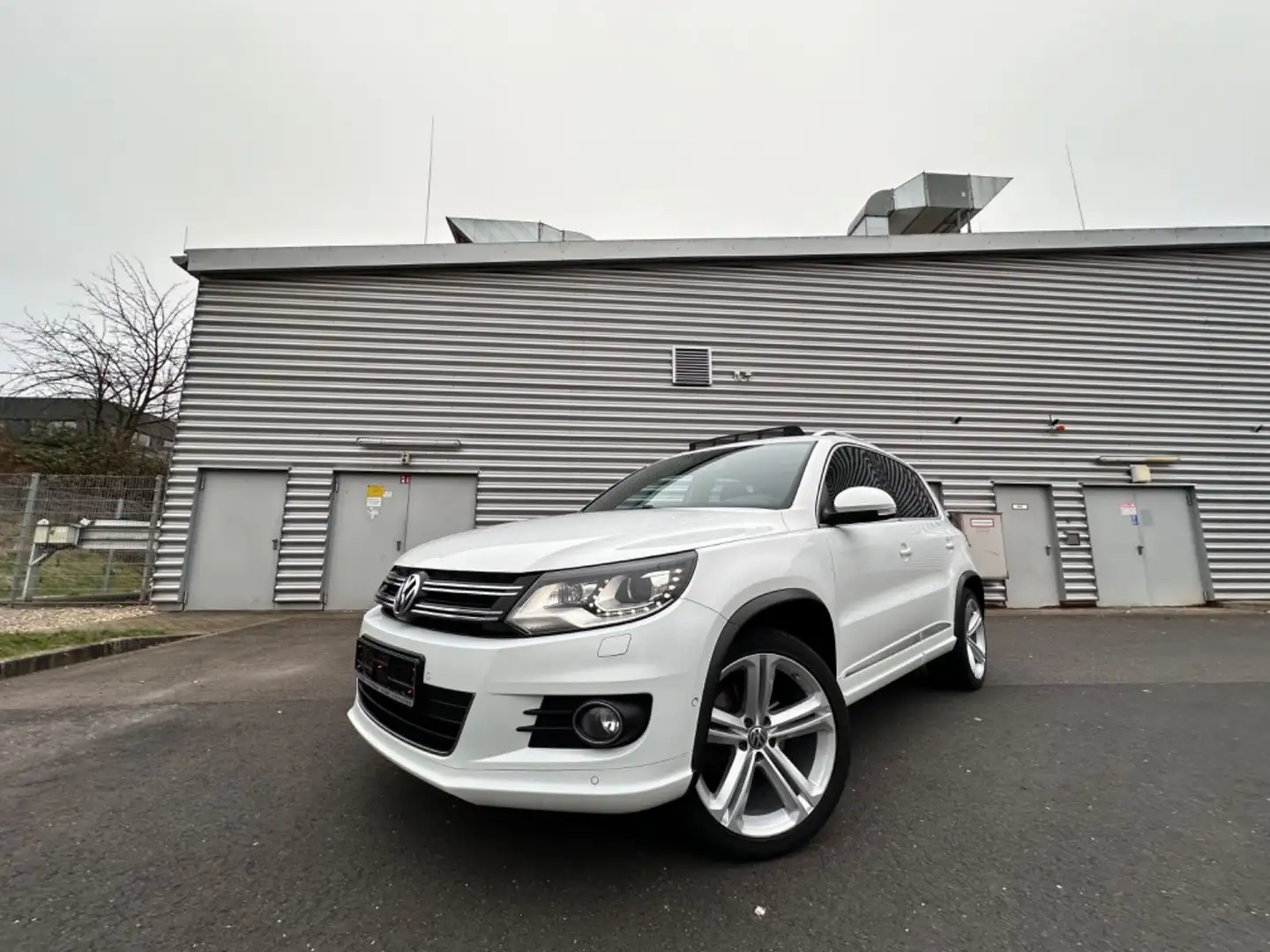 Volkswagen Tiguan 2.0 TDI 4Motion DSG*R-LINE*KAMERA*PANO* Weiß - 1