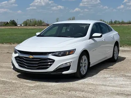White 2025 Chevrolet Malibu LT with 1LT FWD Sedan Front-Wheel Drive Continuously Variable Transmission