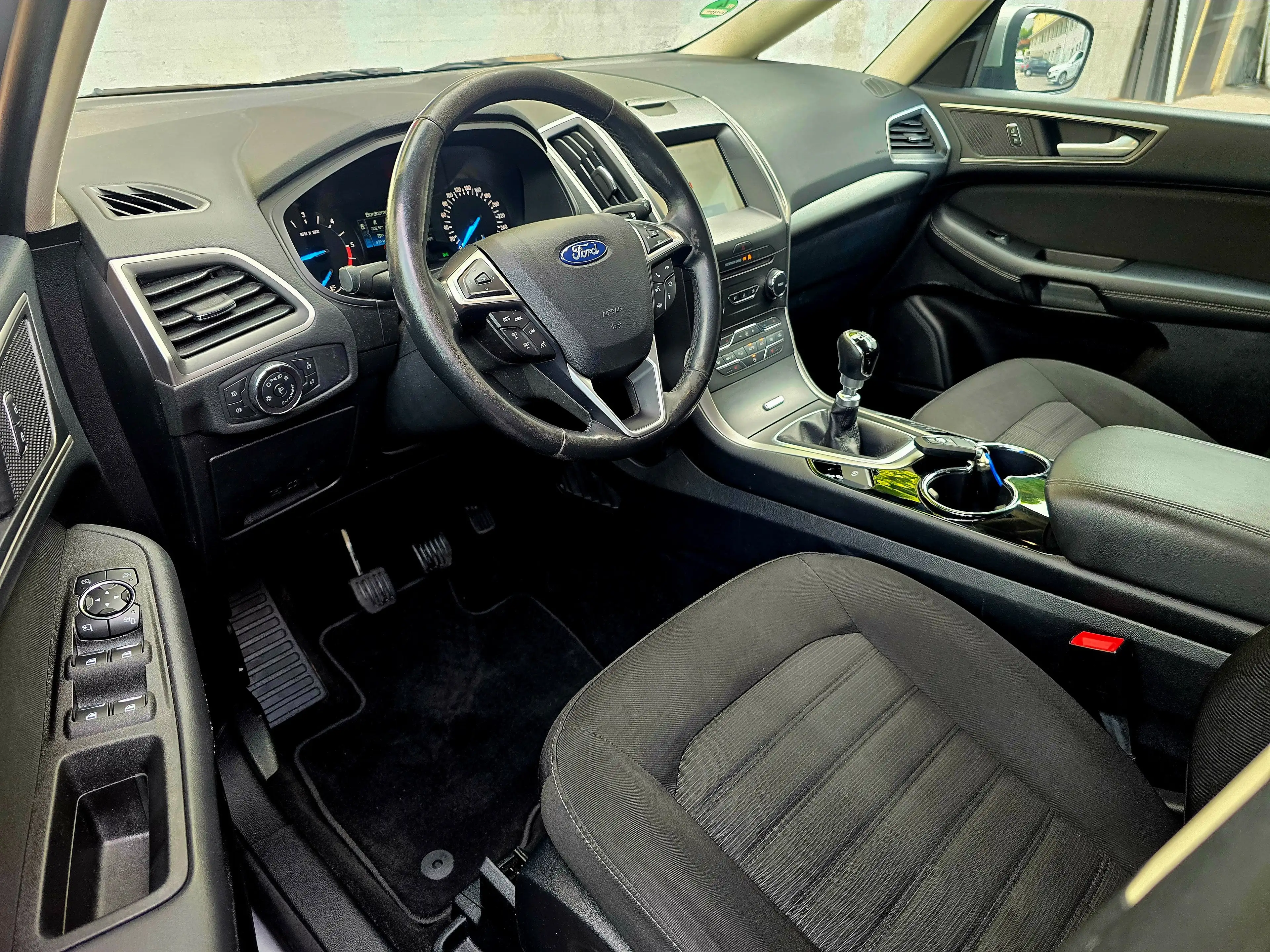Ford Galaxy Trend — photo 11