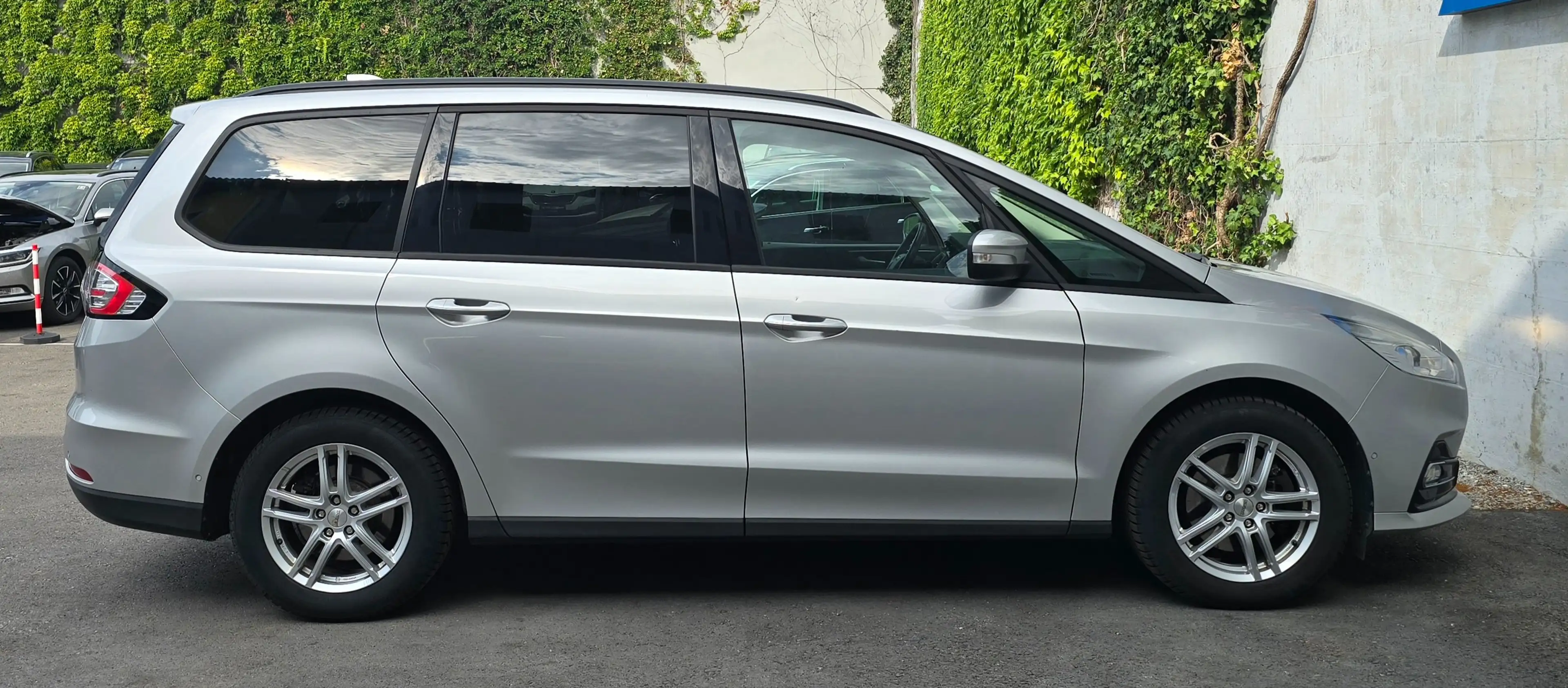 Ford Galaxy Trend — photo 4