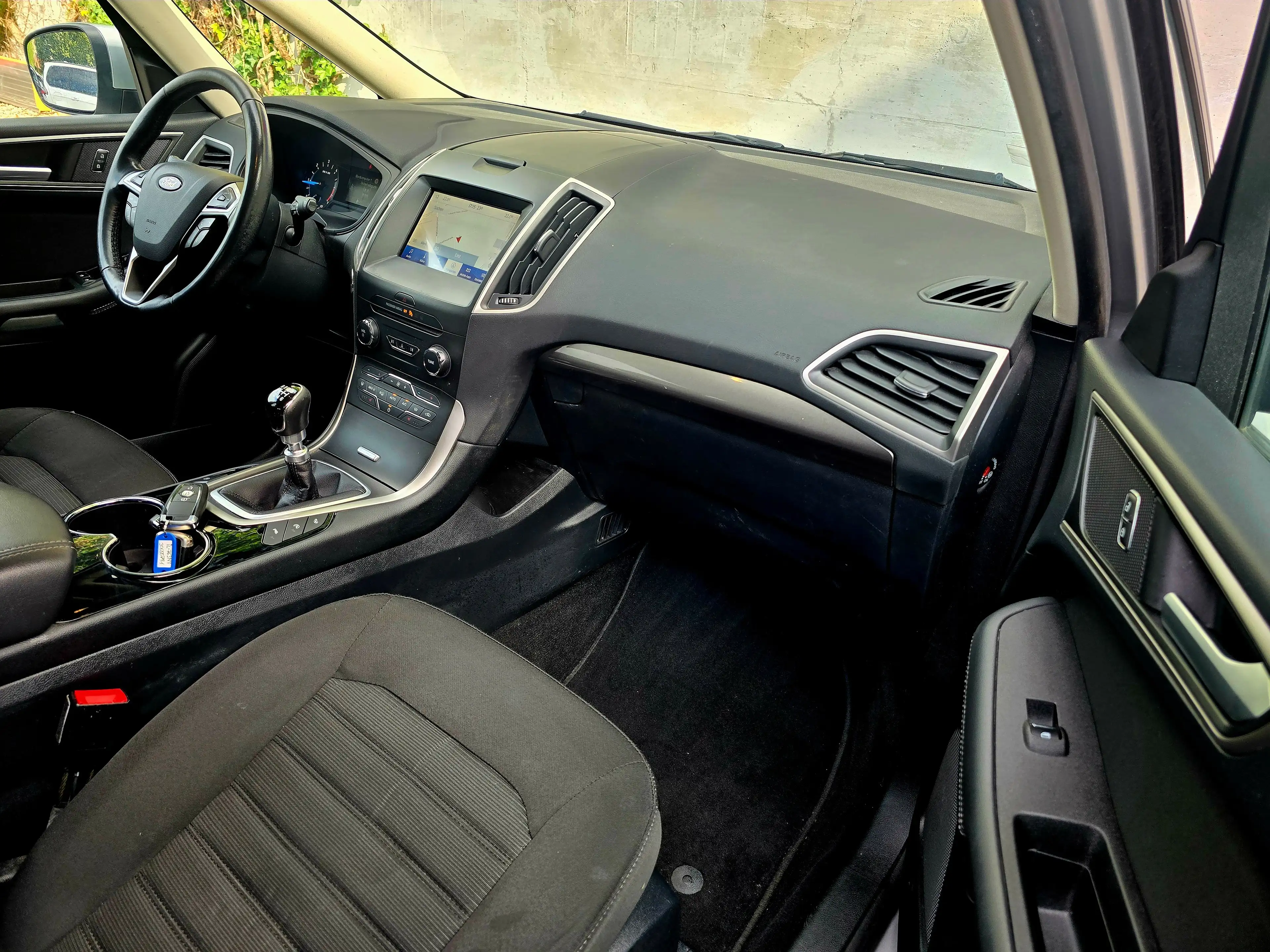 Ford Galaxy Trend — photo 12