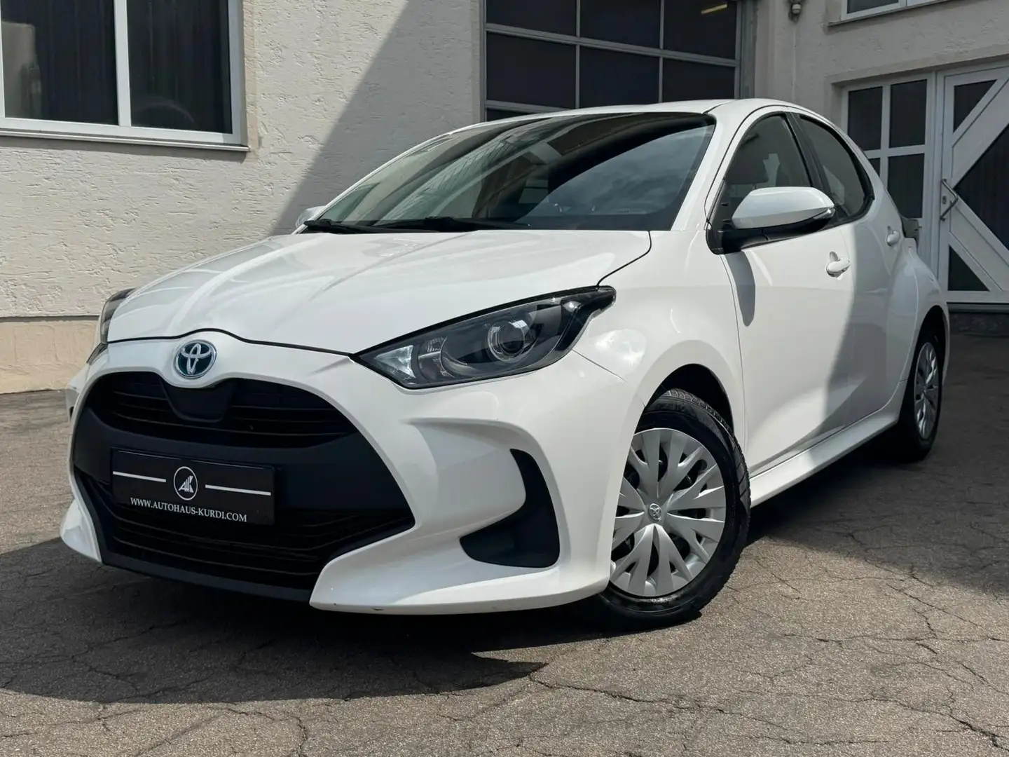 Toyota Yaris 1.5 Hybrid AUT Comfort  ACC CARPLAY KAMERA Weiß - 1