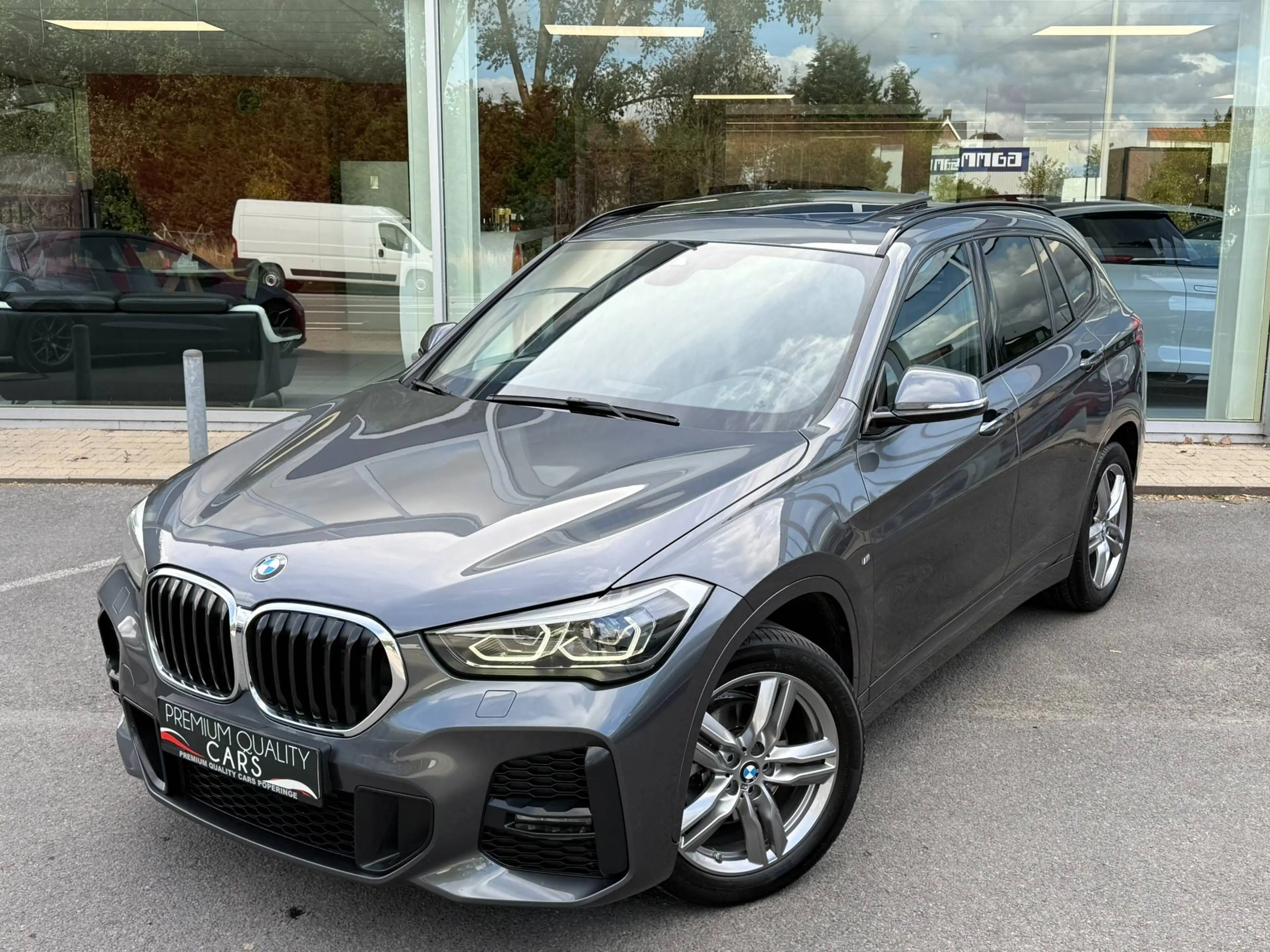 BMW X1 M PACK / PANO / TREKHAAK / NAVI / SFEERLICHT / — photo 2