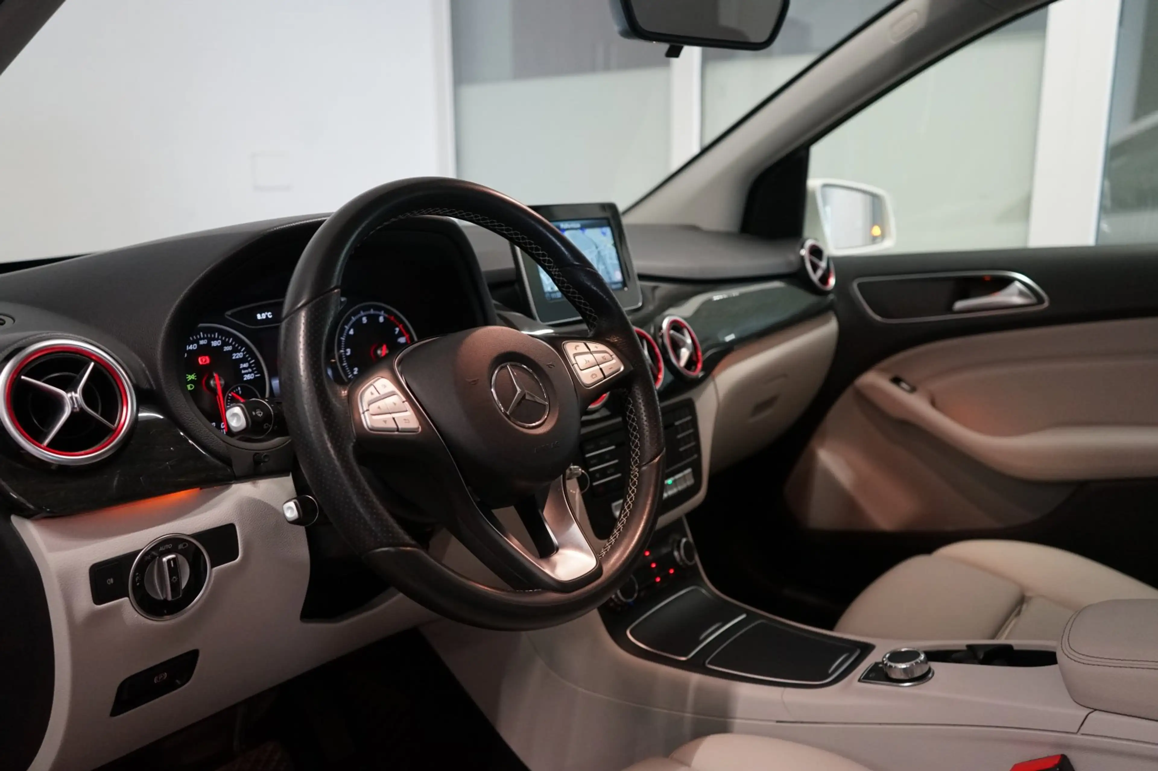 Mercedes-Benz B 220 Urban|4MATIC|LED|NAVI|PARK — photo 8