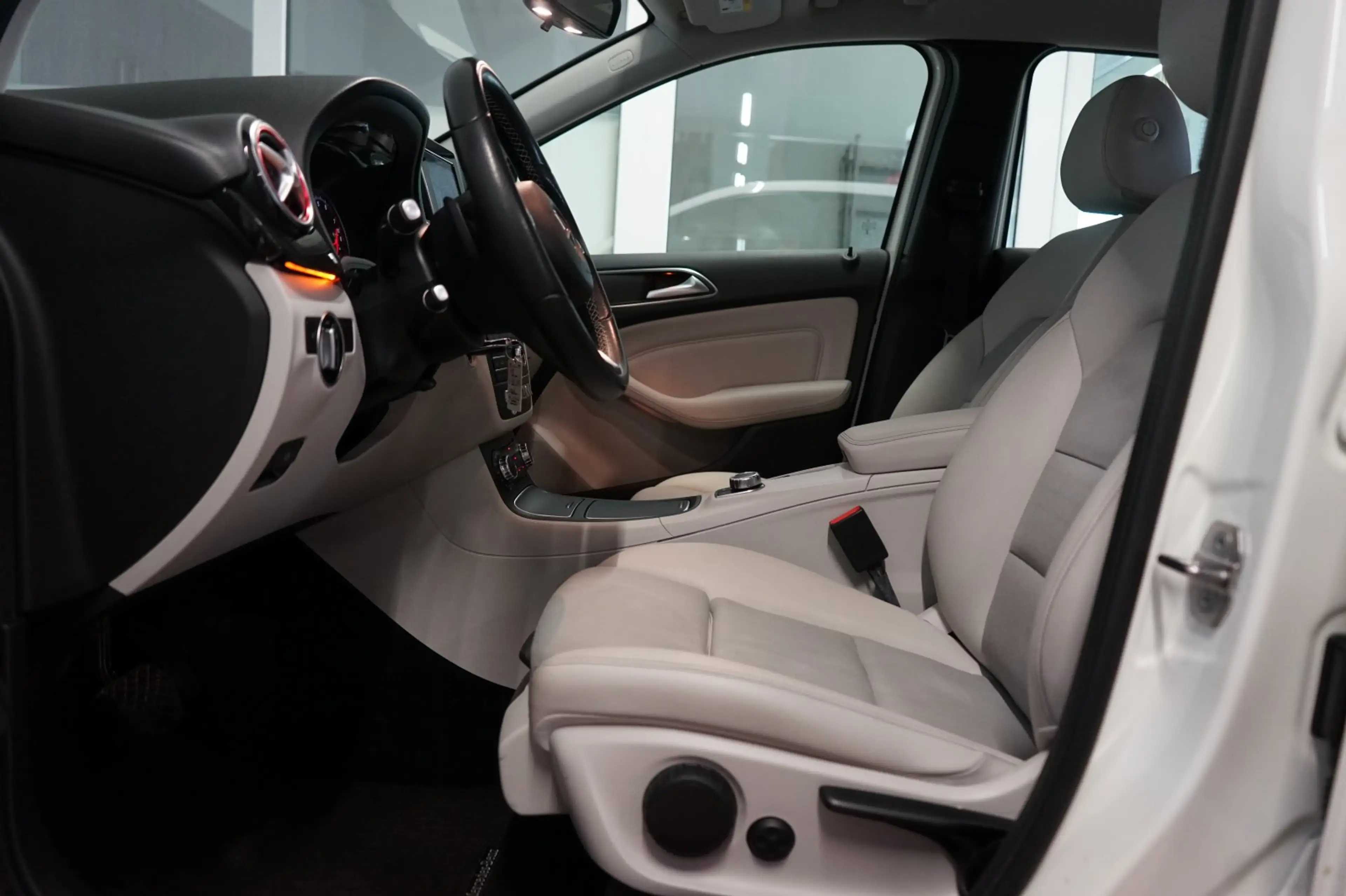 Mercedes-Benz B 220 Urban|4MATIC|LED|NAVI|PARK — photo 6
