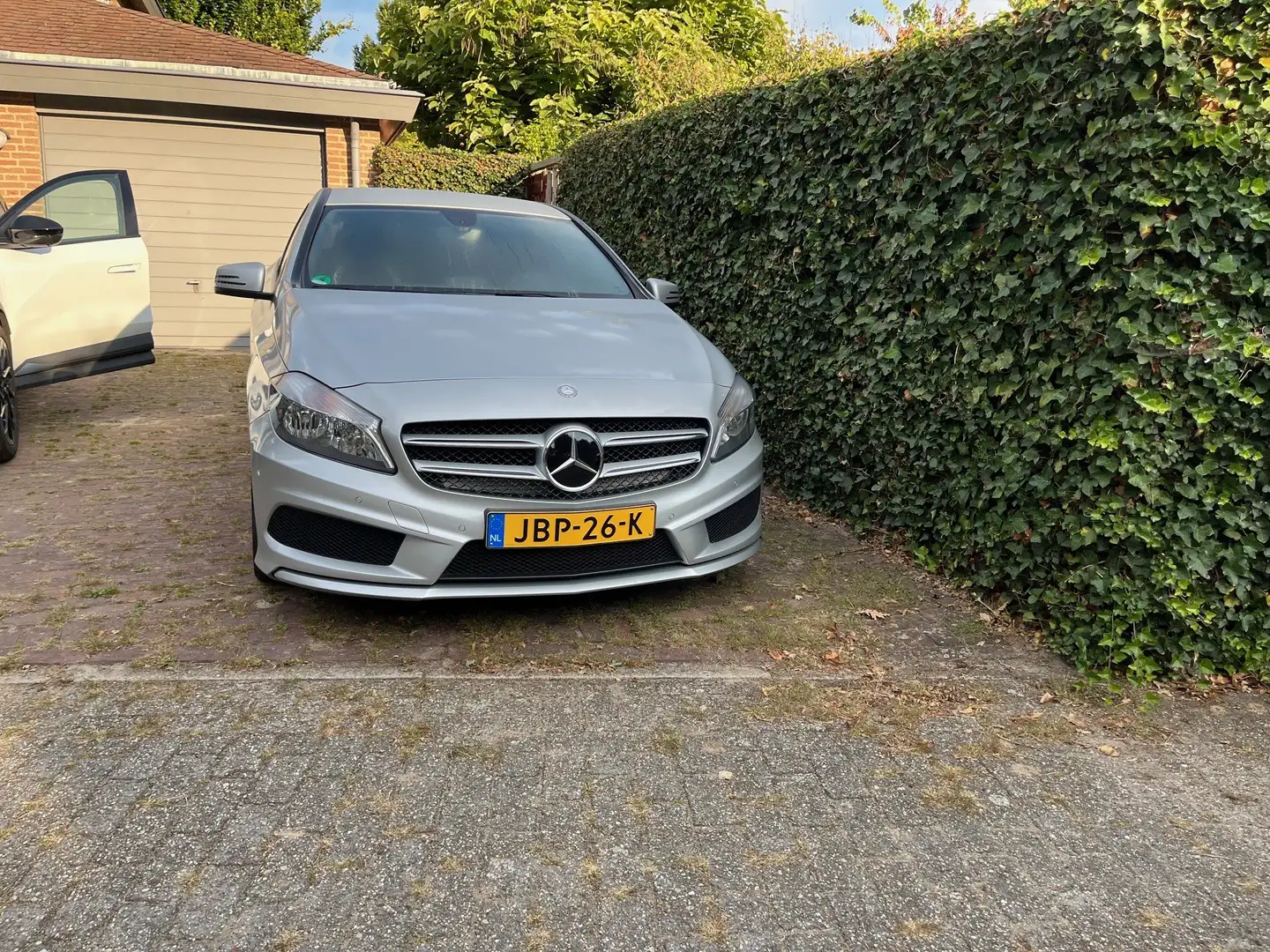 Mercedes-Benz A 200 AMG line Zilver - 2