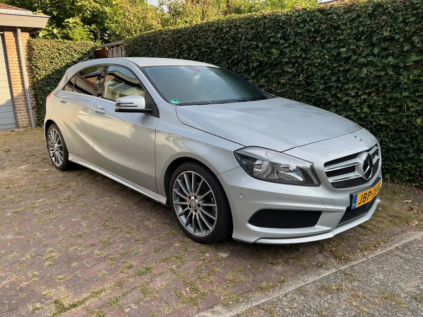 Mercedes-Benz A 200 AMG line Zilver - 1