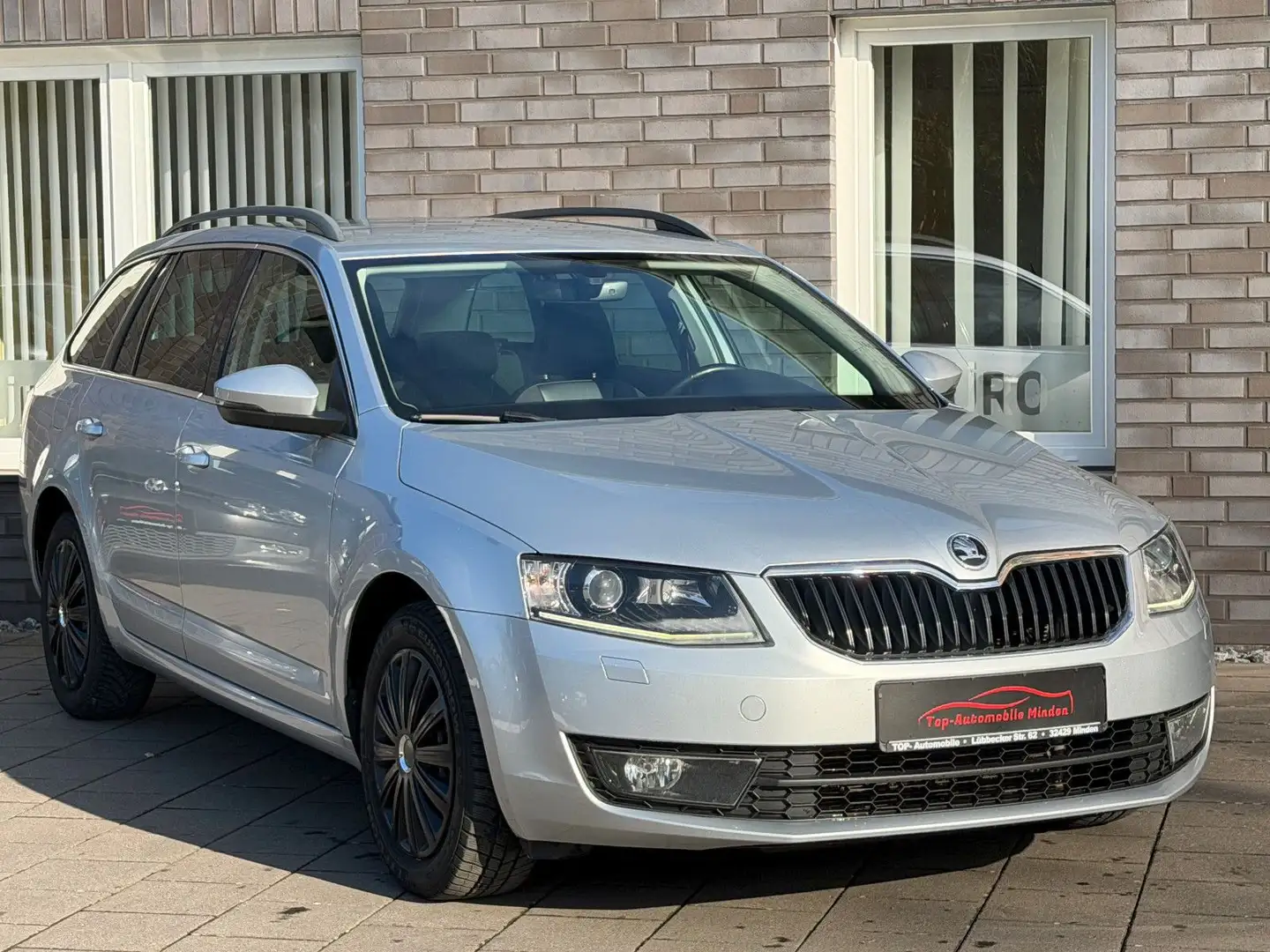 Skoda Octavia 2.0 TDI Combi Style/AHK/SHZ/KLIMA/1.HAND Silber - 1