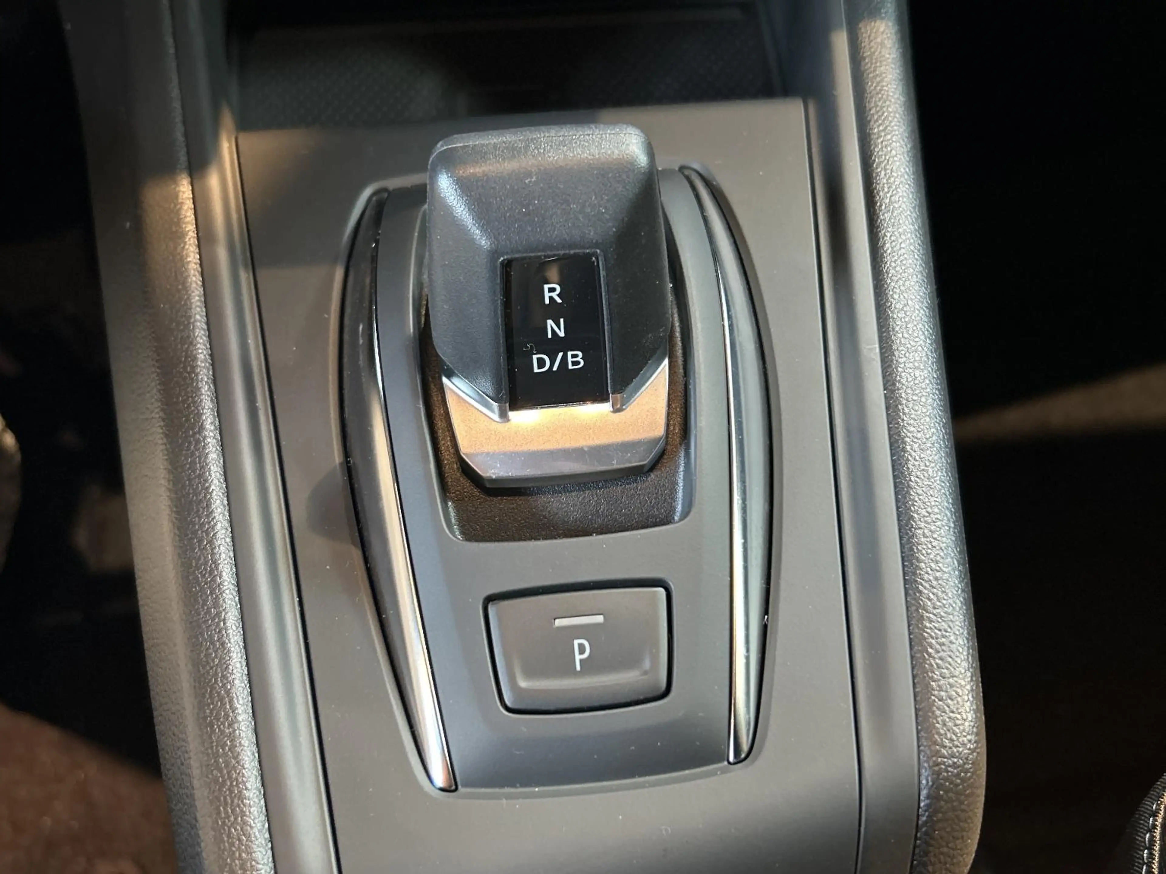 Mitsubishi Grandis 1.8 HEV Intense — photo 15