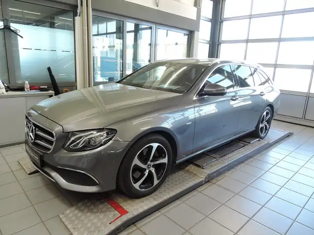 Mercedes-Benz E 220 d T Avantgarde/Sportstyle/LED/Kamera/AHK/