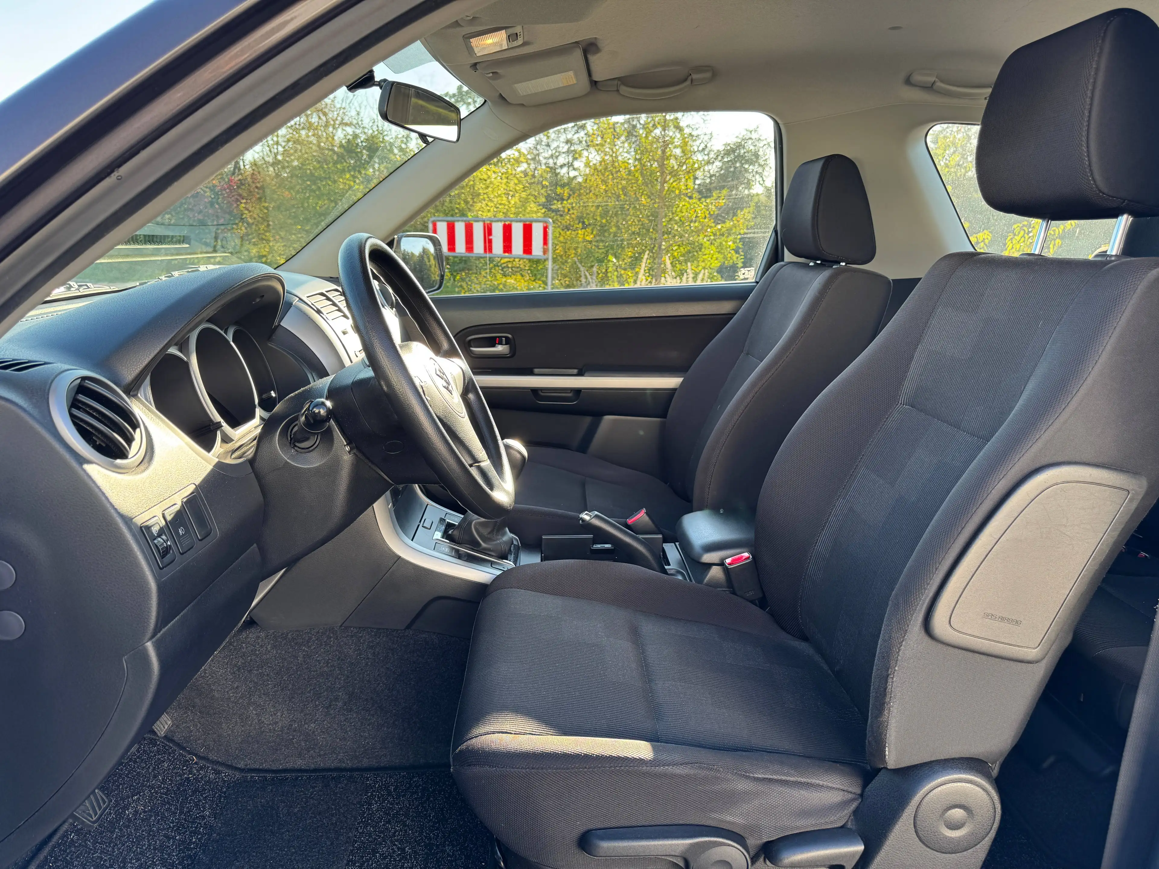 Suzuki Grand Vitara 2.4 VVT Club 1. Hand*SHZ*KLIMAAUTO*AHK*KEYLESS — photo 12