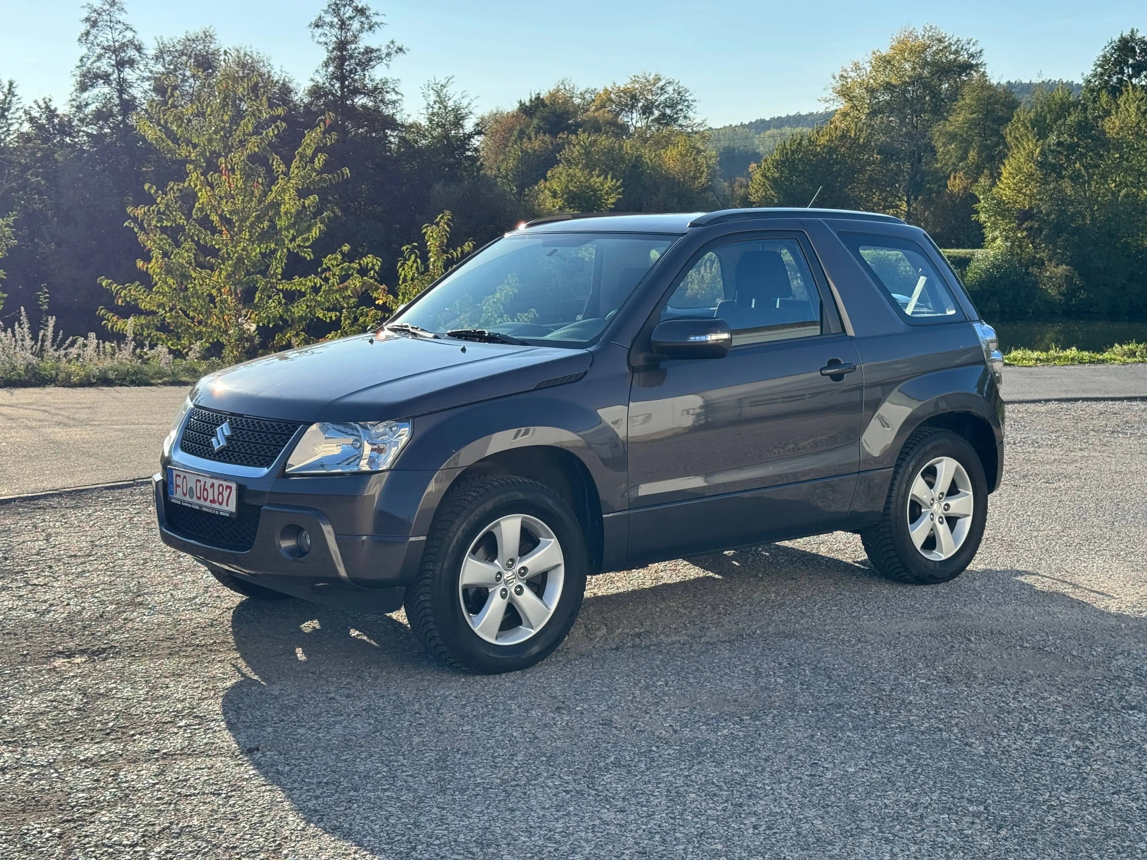 Suzuki Grand Vitara 2.4 VVT Club 1. Hand*SHZ*KLIMAAUTO*AHK*KEYLESS