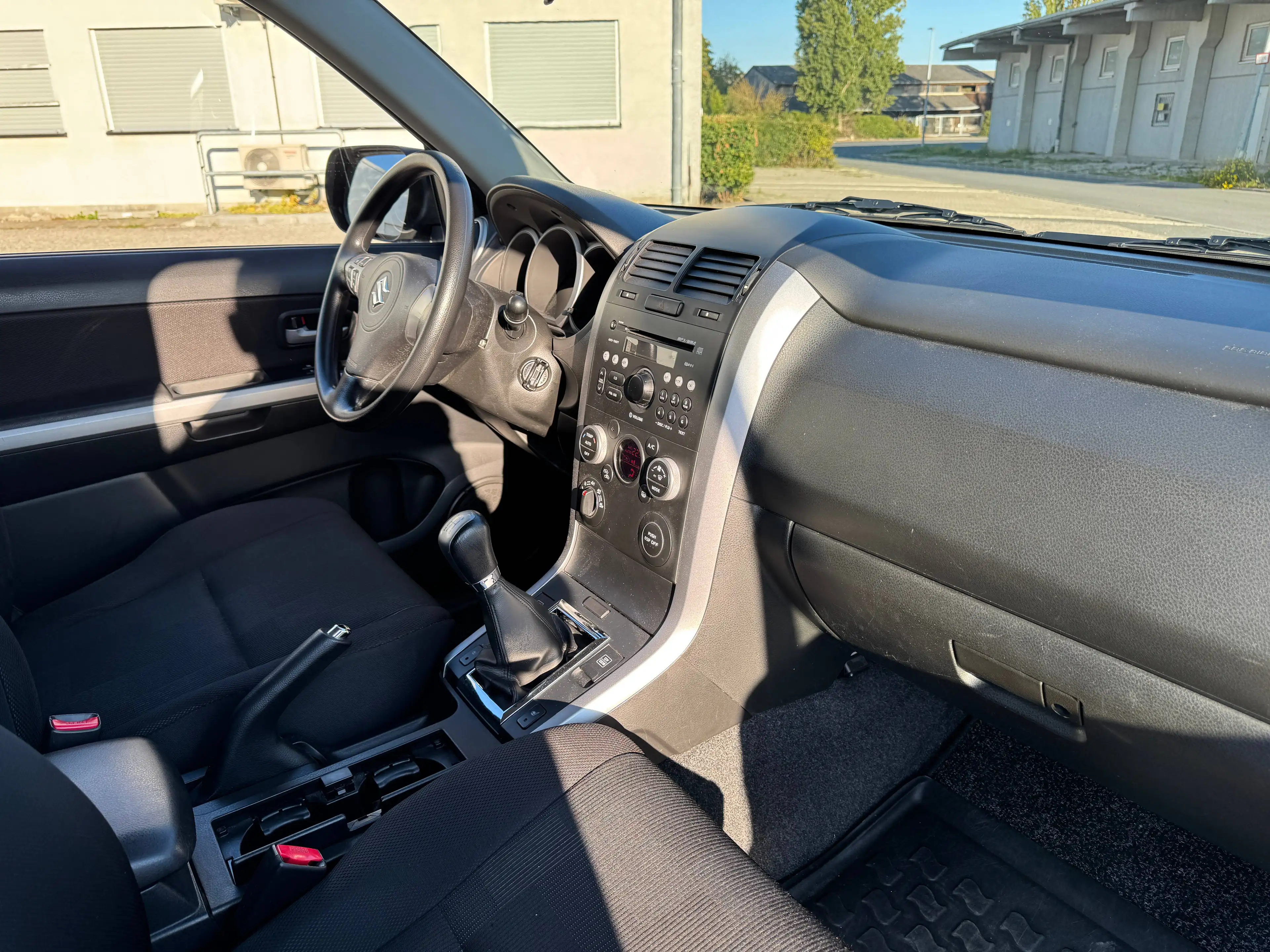 Suzuki Grand Vitara 2.4 VVT Club 1. Hand*SHZ*KLIMAAUTO*AHK*KEYLESS — photo 15
