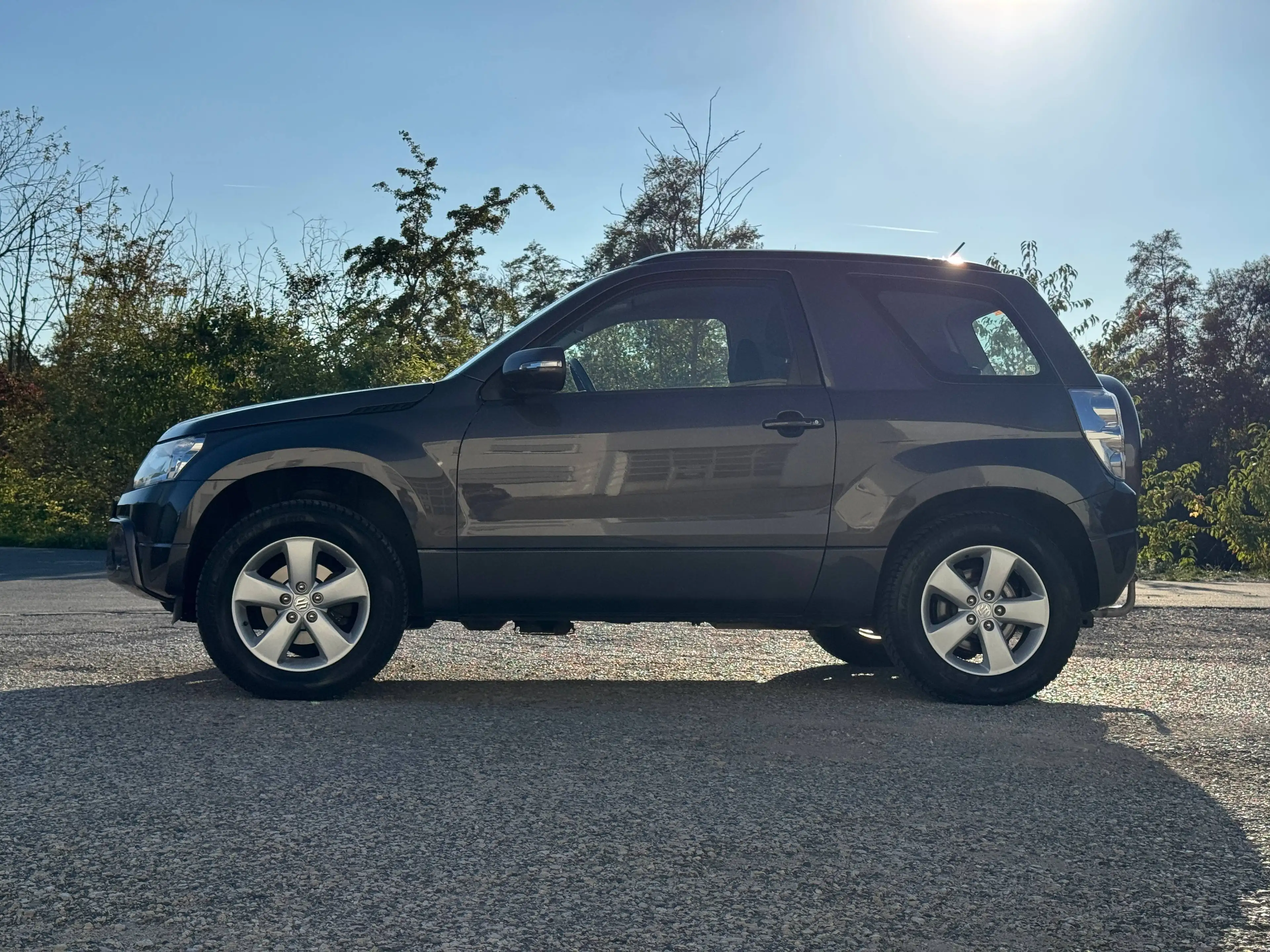 Suzuki Grand Vitara 2.4 VVT Club 1. Hand*SHZ*KLIMAAUTO*AHK*KEYLESS — photo 3