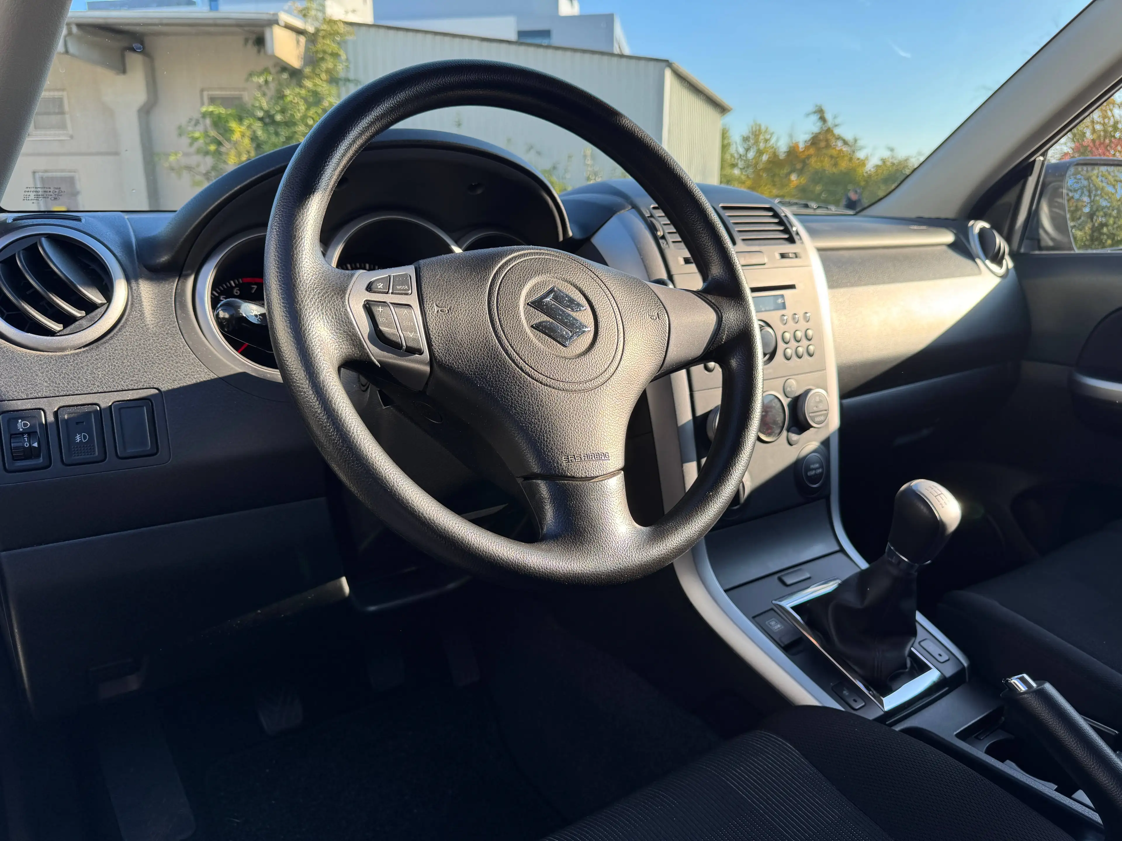 Suzuki Grand Vitara 2.4 VVT Club 1. Hand*SHZ*KLIMAAUTO*AHK*KEYLESS — photo 13