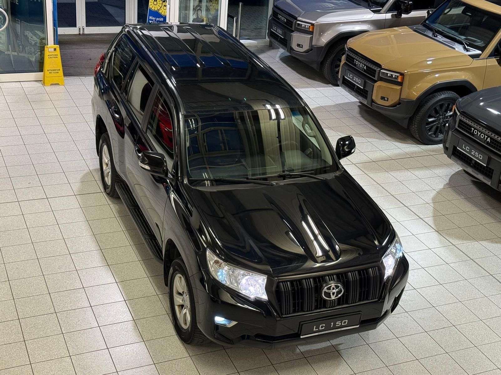 Second hand Toyota Land Cruiser 2.8