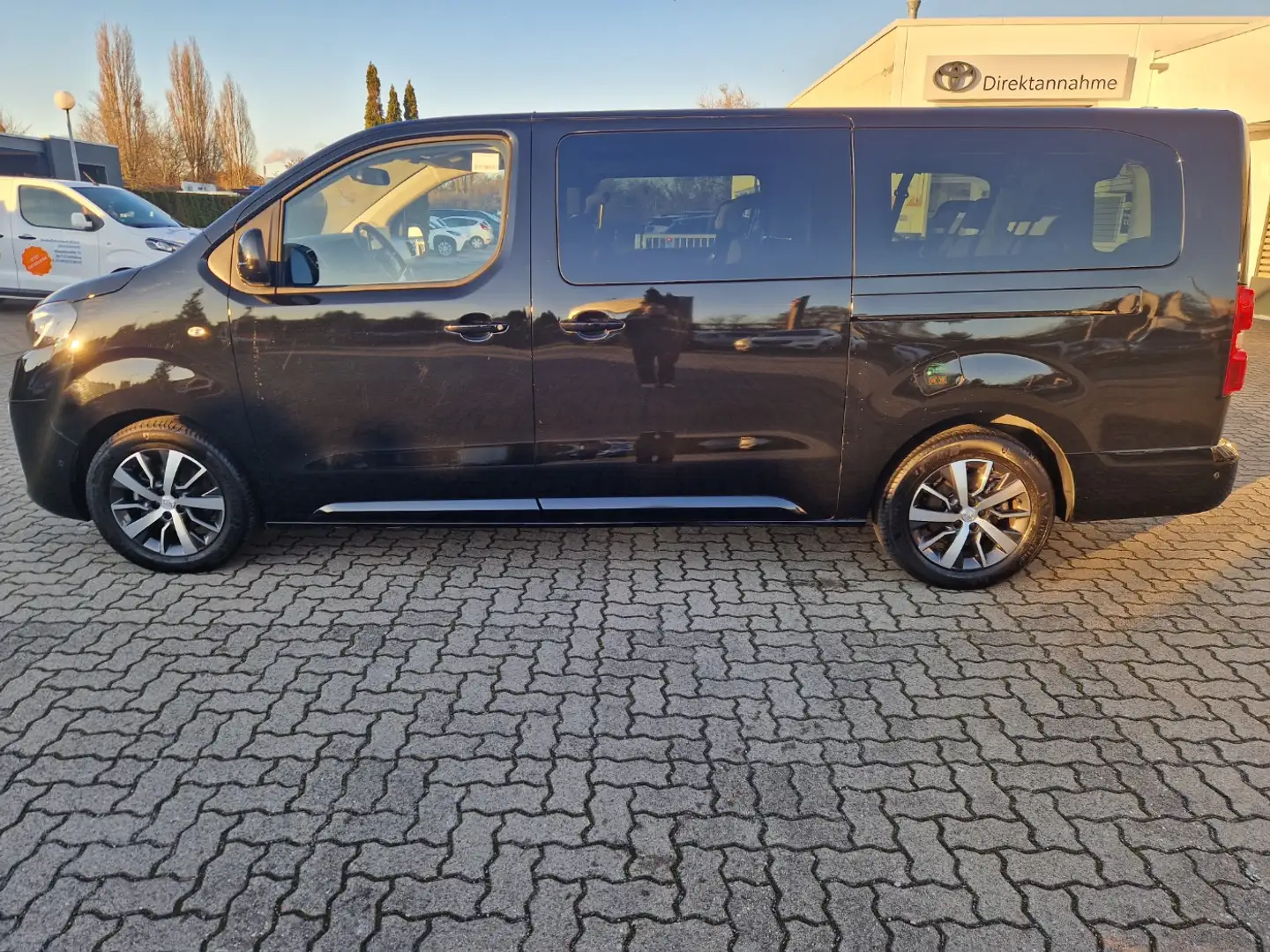 Toyota Proace Verso 2.0 L2 D Team Deutschland Klima Navi Schwarz - 2