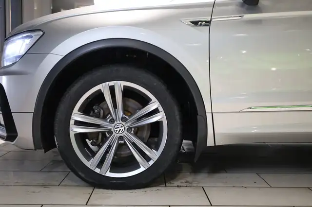 Volkswagen Tiguan view 3