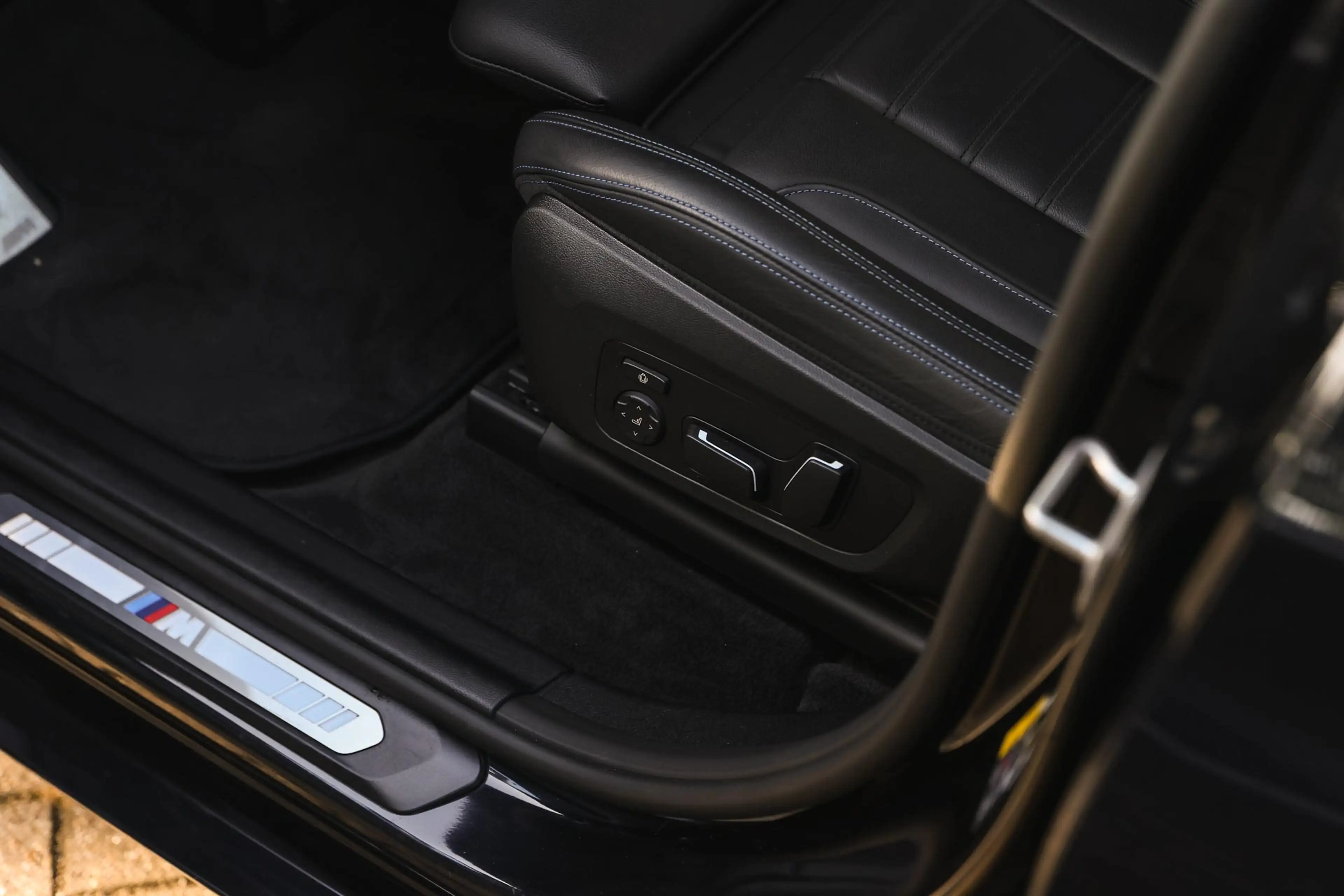 BMW iX3 High Executive / Trekhaak / Sportstoelen / Adaptie — photo 13
