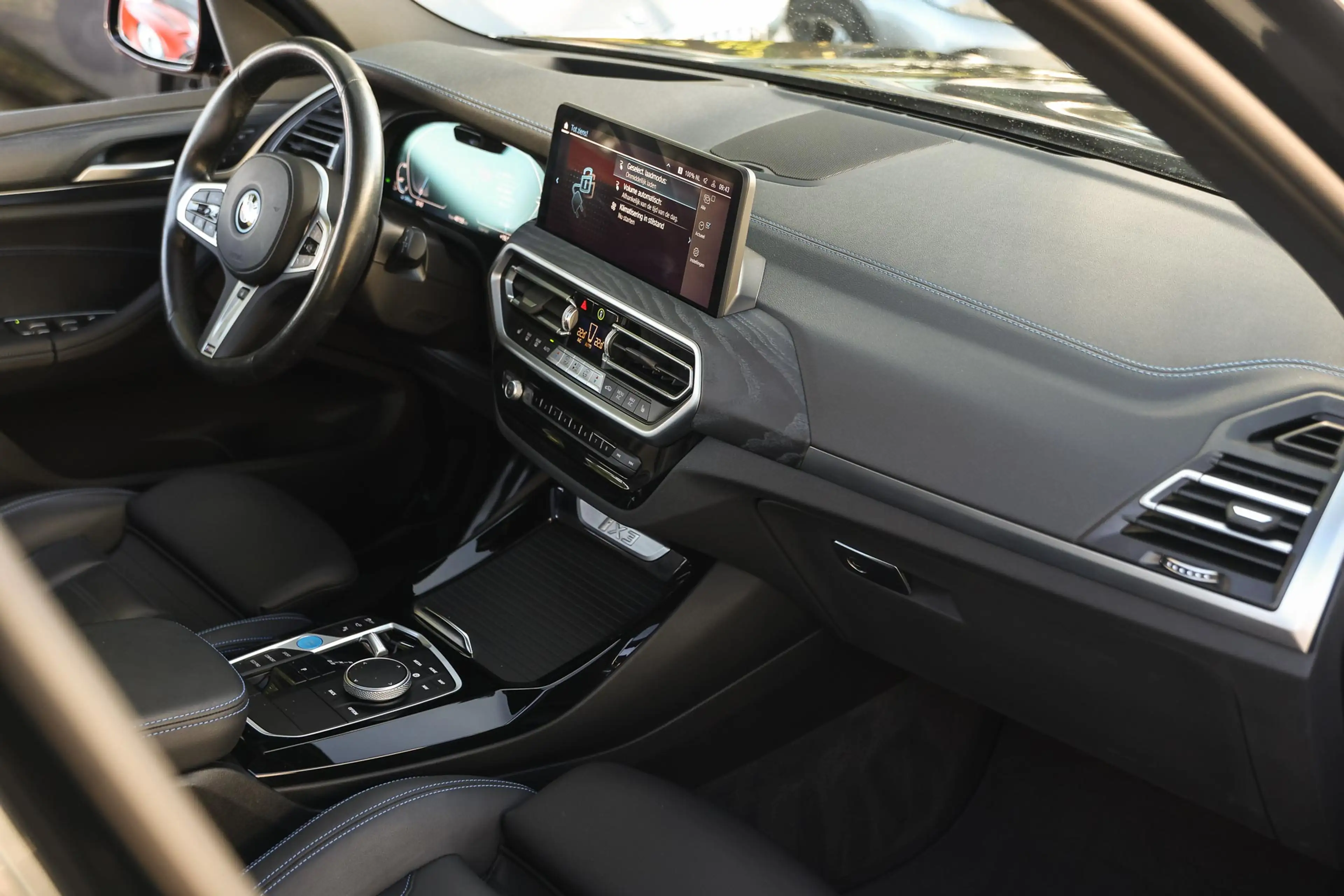 BMW iX3 High Executive / Trekhaak / Sportstoelen / Adaptie — photo 12