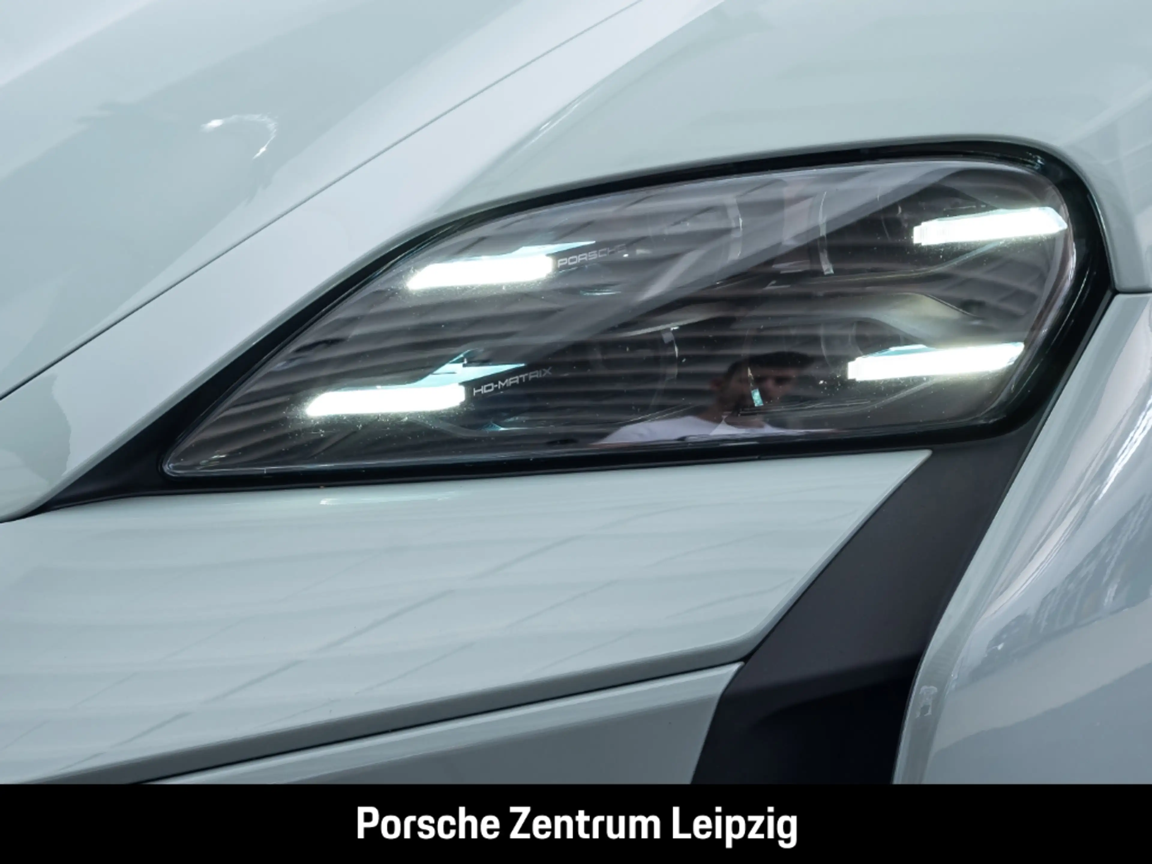 Porsche Taycan Turbo Burmester ActiveRide Nachtsicht — photo 9