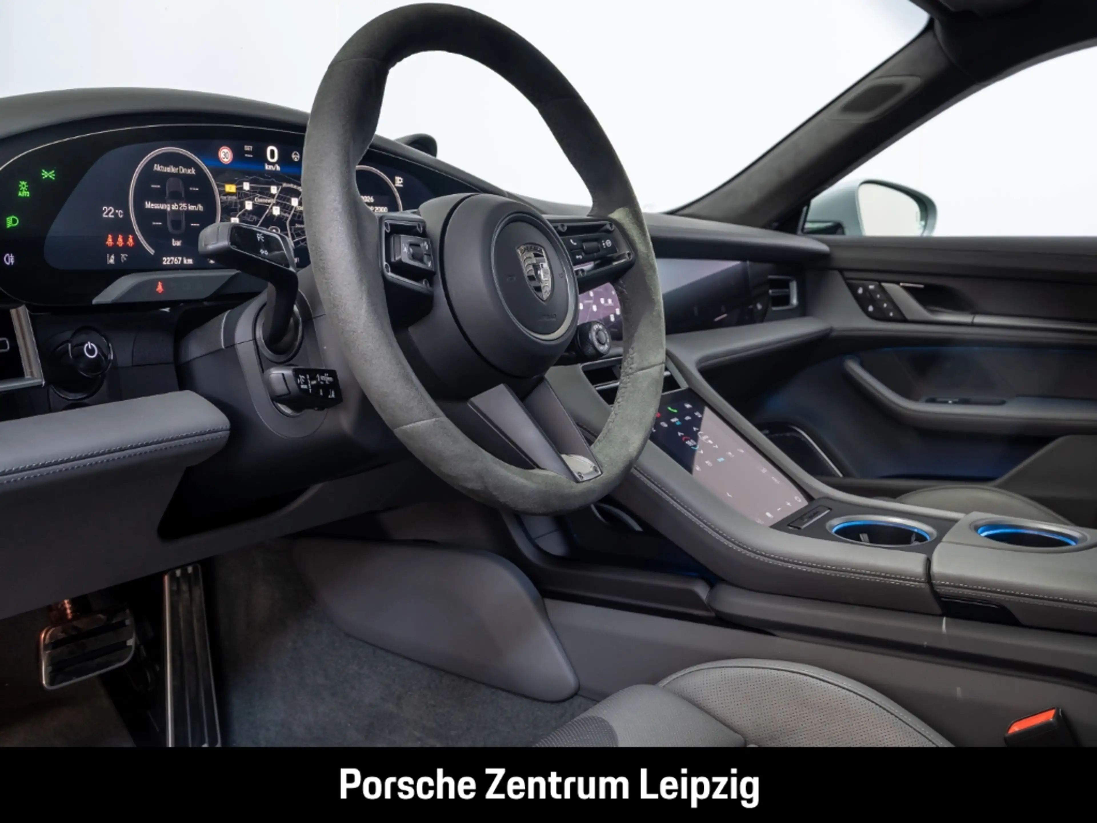Porsche Taycan Turbo Burmester ActiveRide Nachtsicht — photo 15