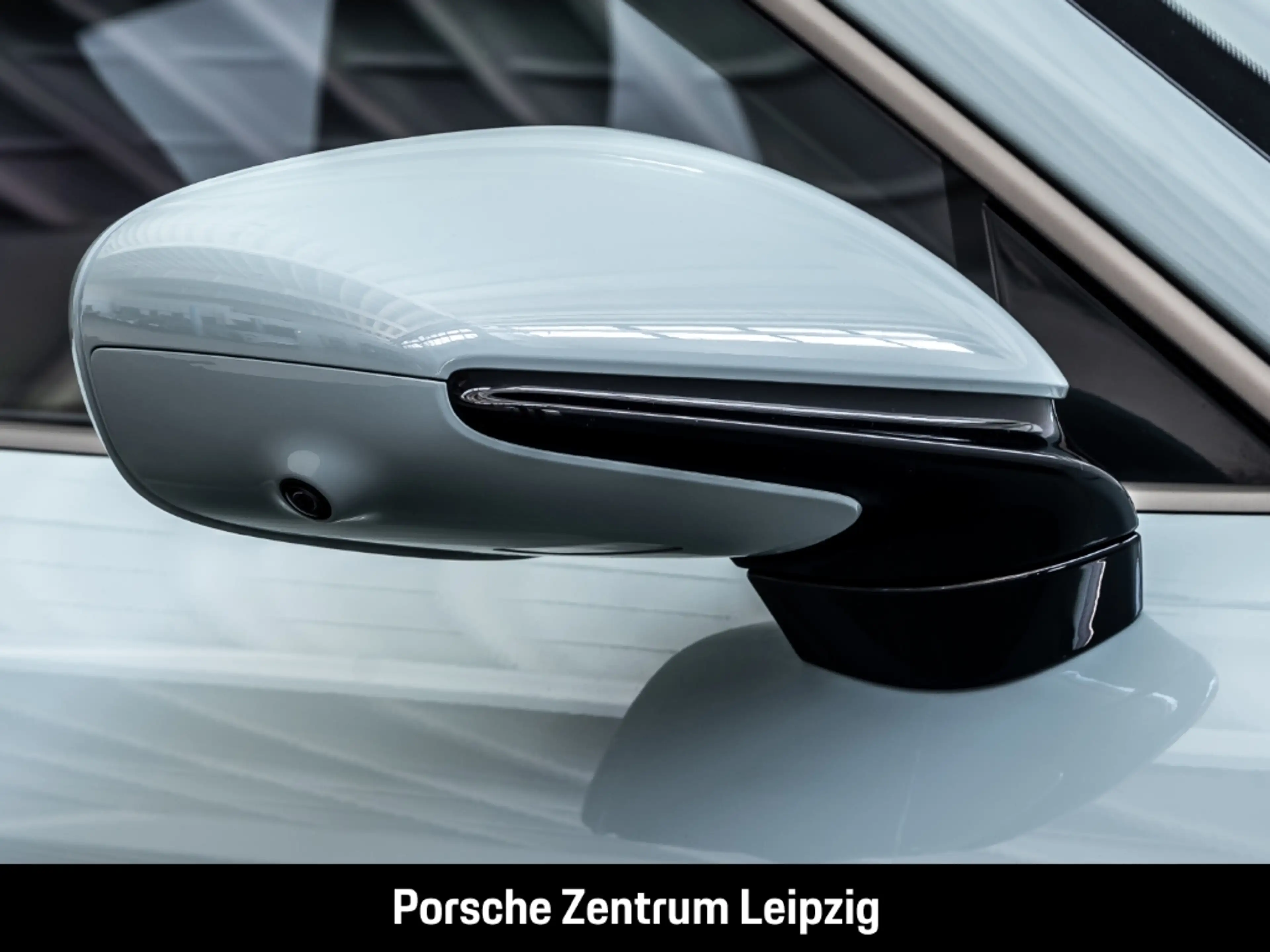 Porsche Taycan Turbo Burmester ActiveRide Nachtsicht — photo 11