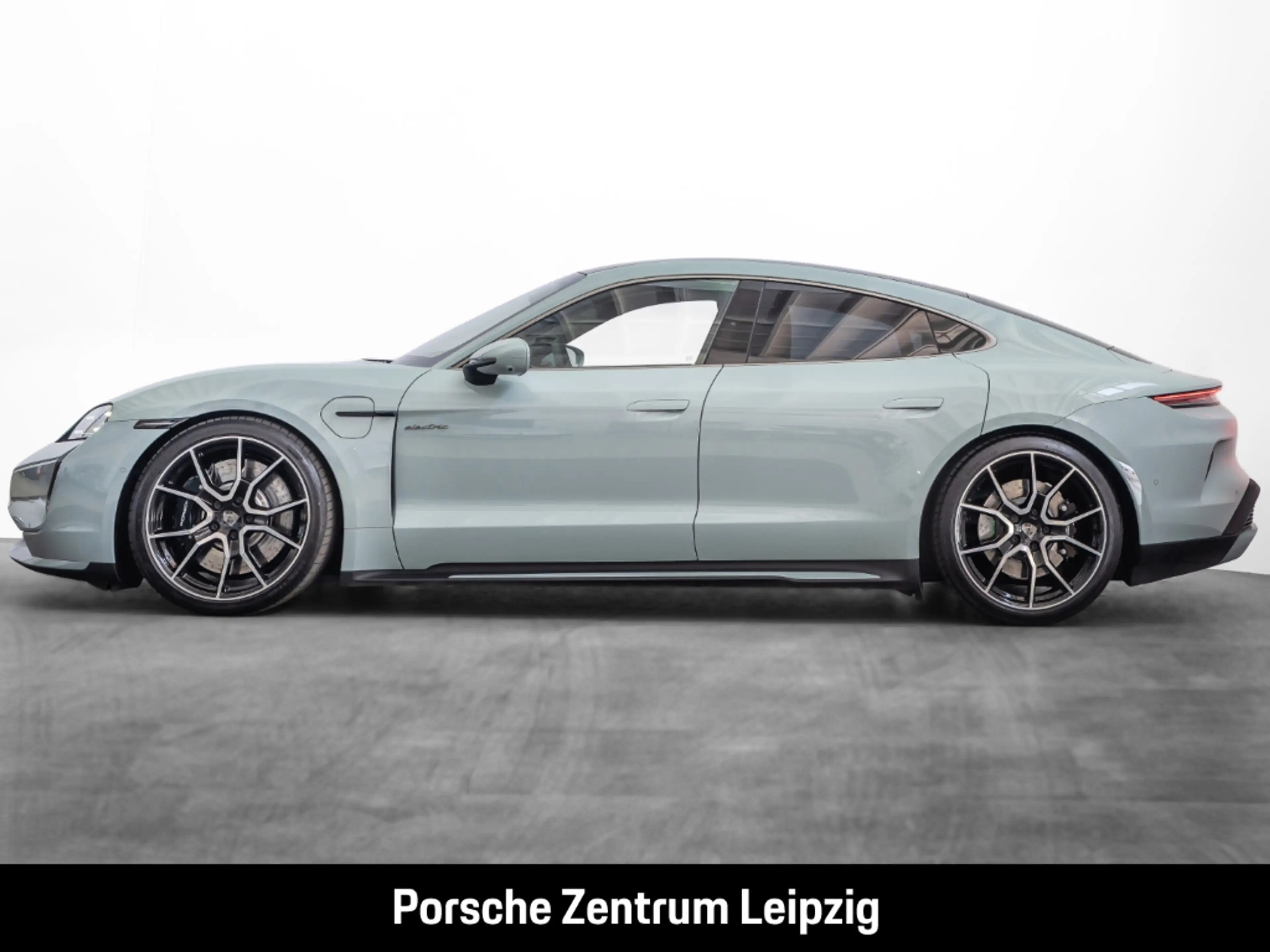 Porsche Taycan Turbo Burmester ActiveRide Nachtsicht — photo 2