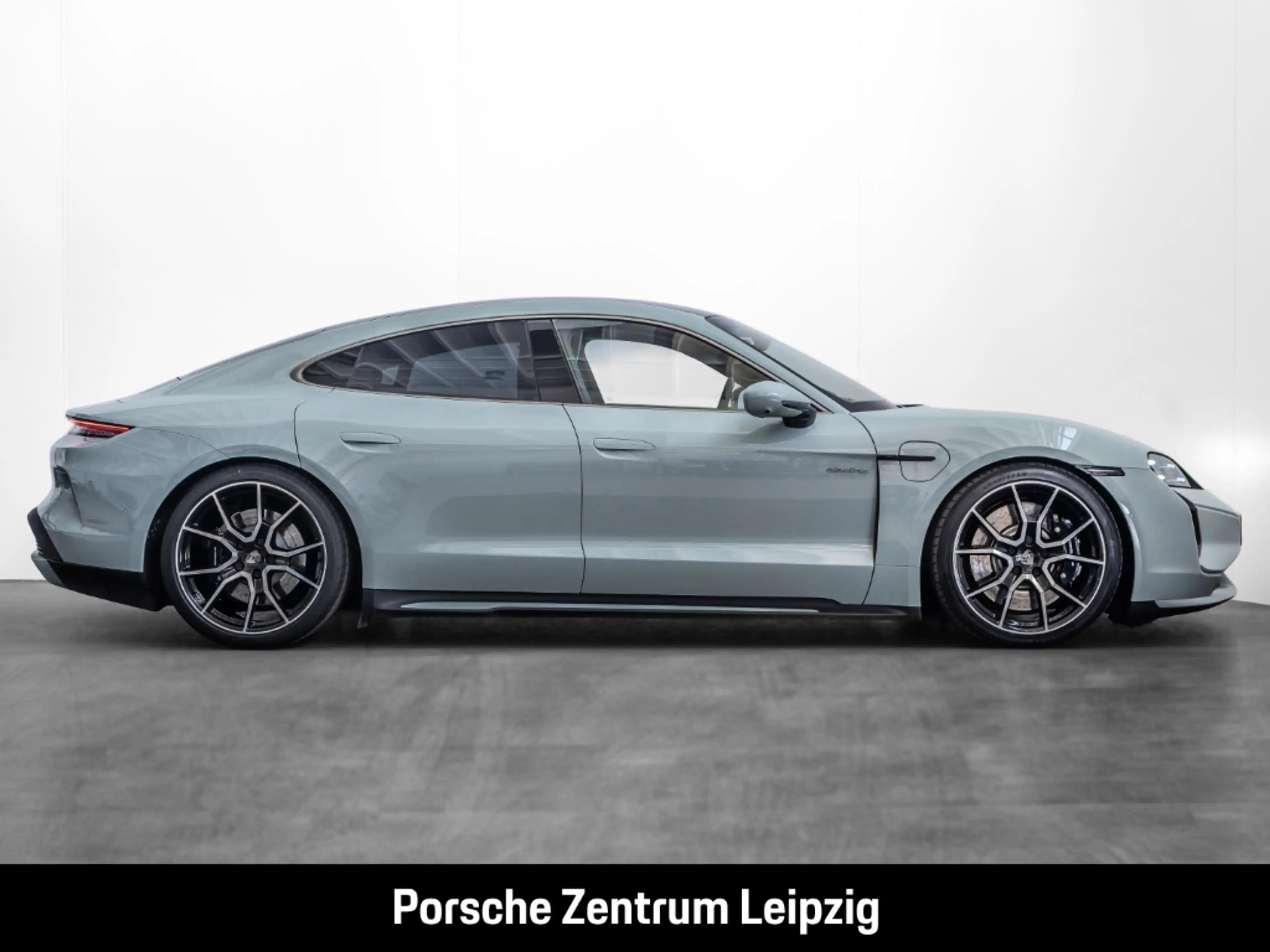 Porsche Taycan Turbo Burmester ActiveRide Nachtsicht — photo 6