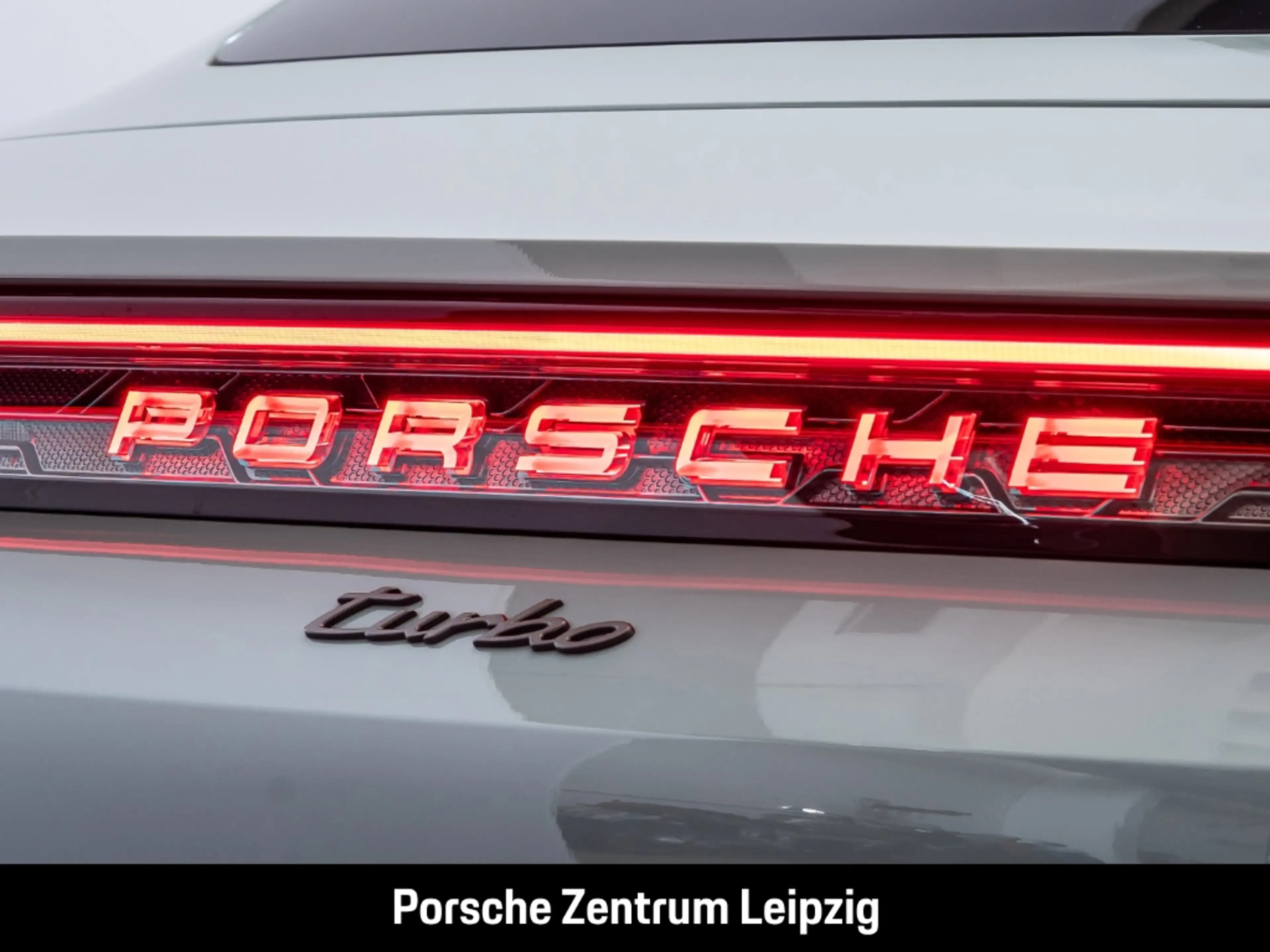 Porsche Taycan Turbo Burmester ActiveRide Nachtsicht — photo 14