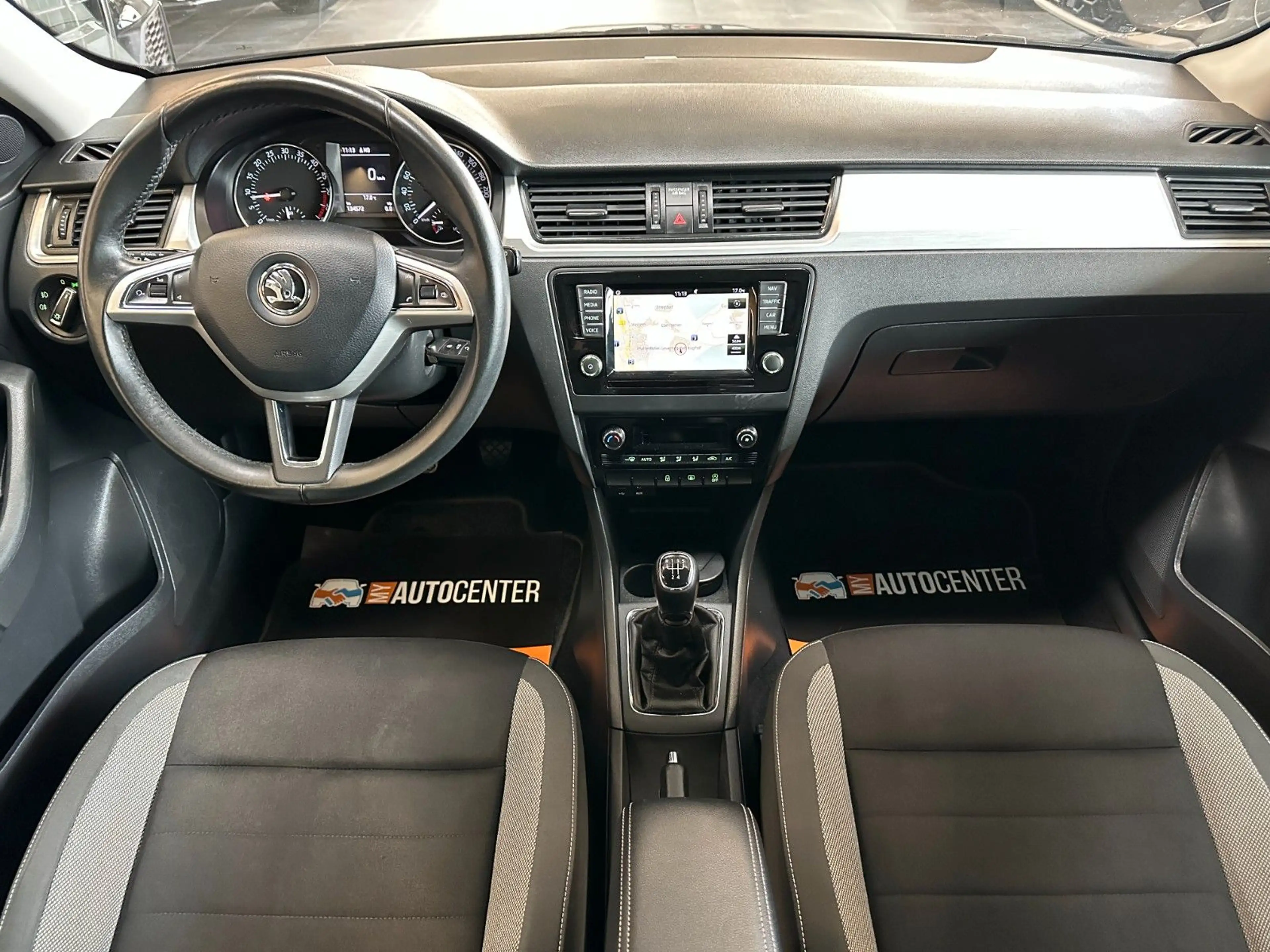 Skoda Rapid/Spaceback *KLIMAAUTO*SZHZ*CARPLAY*NAVI*TEMPO*TÜV09/27 — photo 7