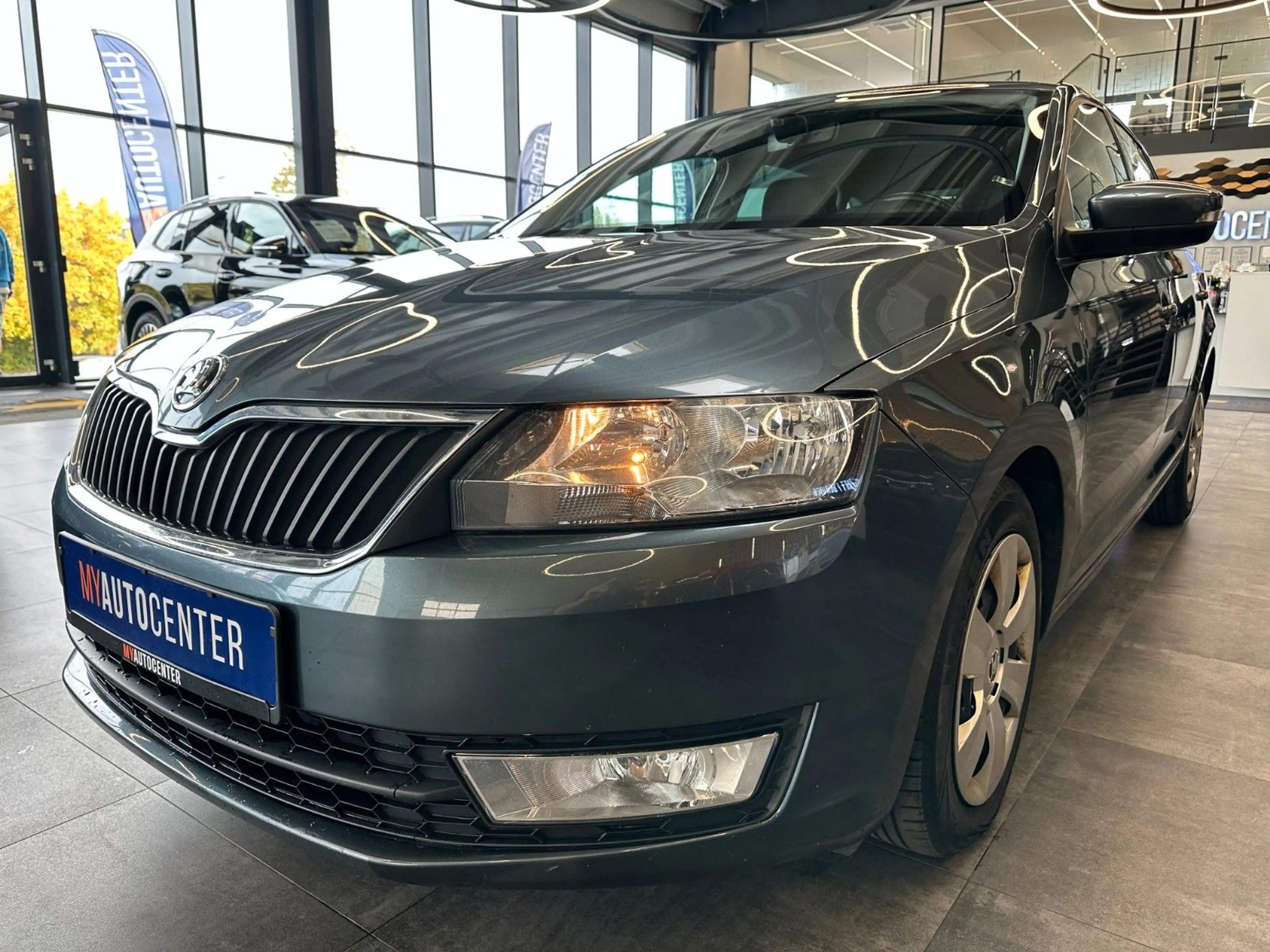 Skoda Rapid/Spaceback *KLIMAAUTO*SZHZ*CARPLAY*NAVI*TEMPO*TÜV09/27 — photo 4