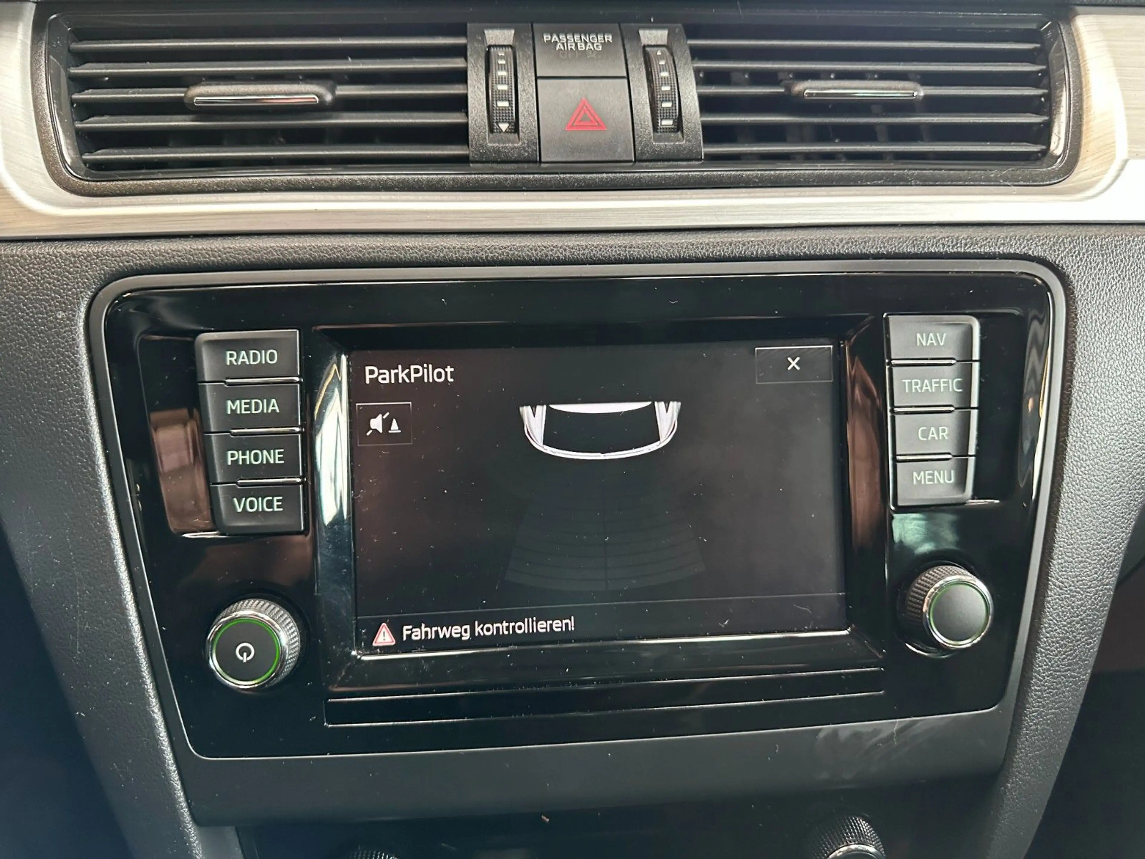 Skoda Rapid/Spaceback *KLIMAAUTO*SZHZ*CARPLAY*NAVI*TEMPO*TÜV09/27 — photo 15