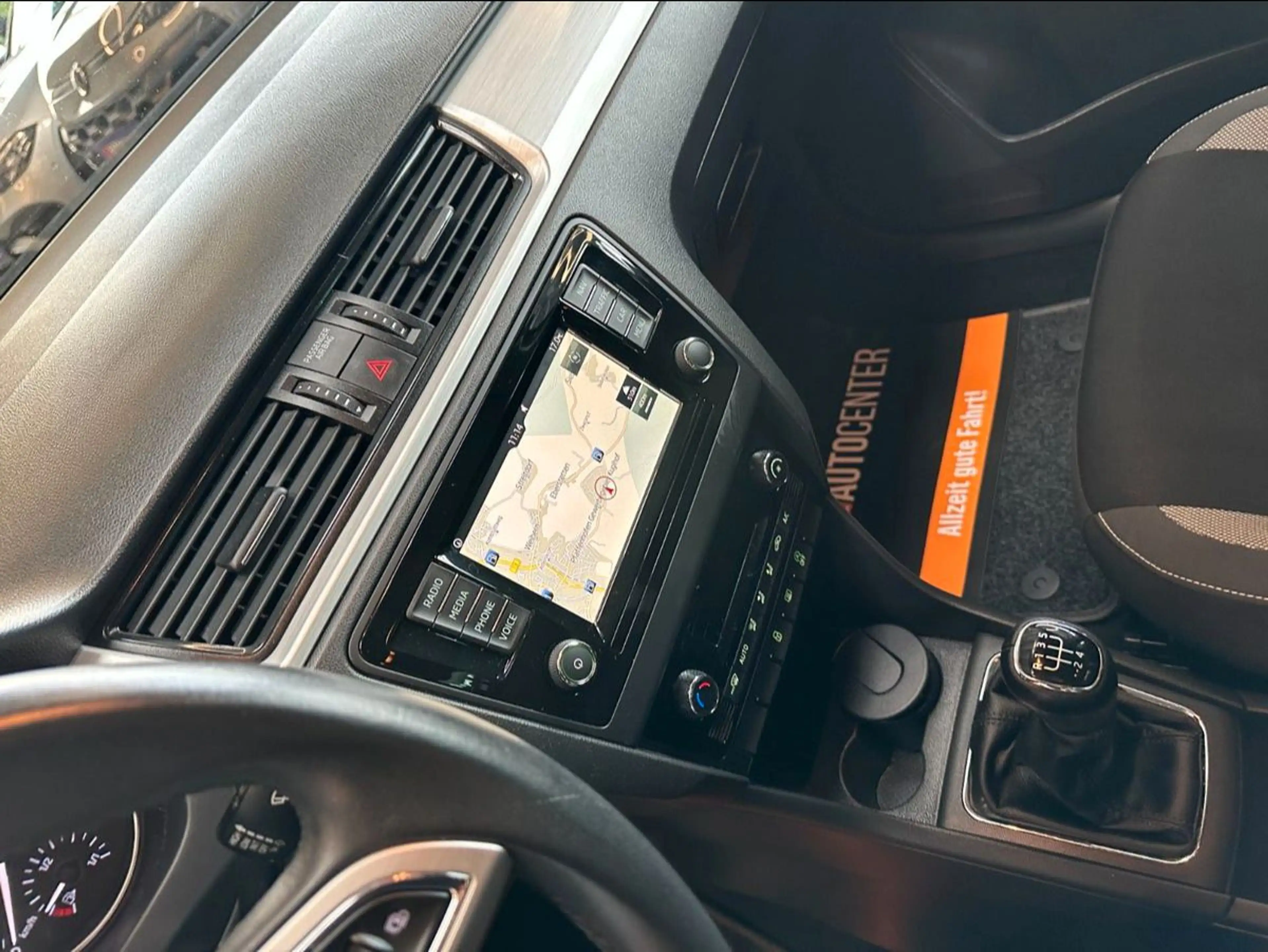 Skoda Rapid/Spaceback *KLIMAAUTO*SZHZ*CARPLAY*NAVI*TEMPO*TÜV09/27 — photo 12