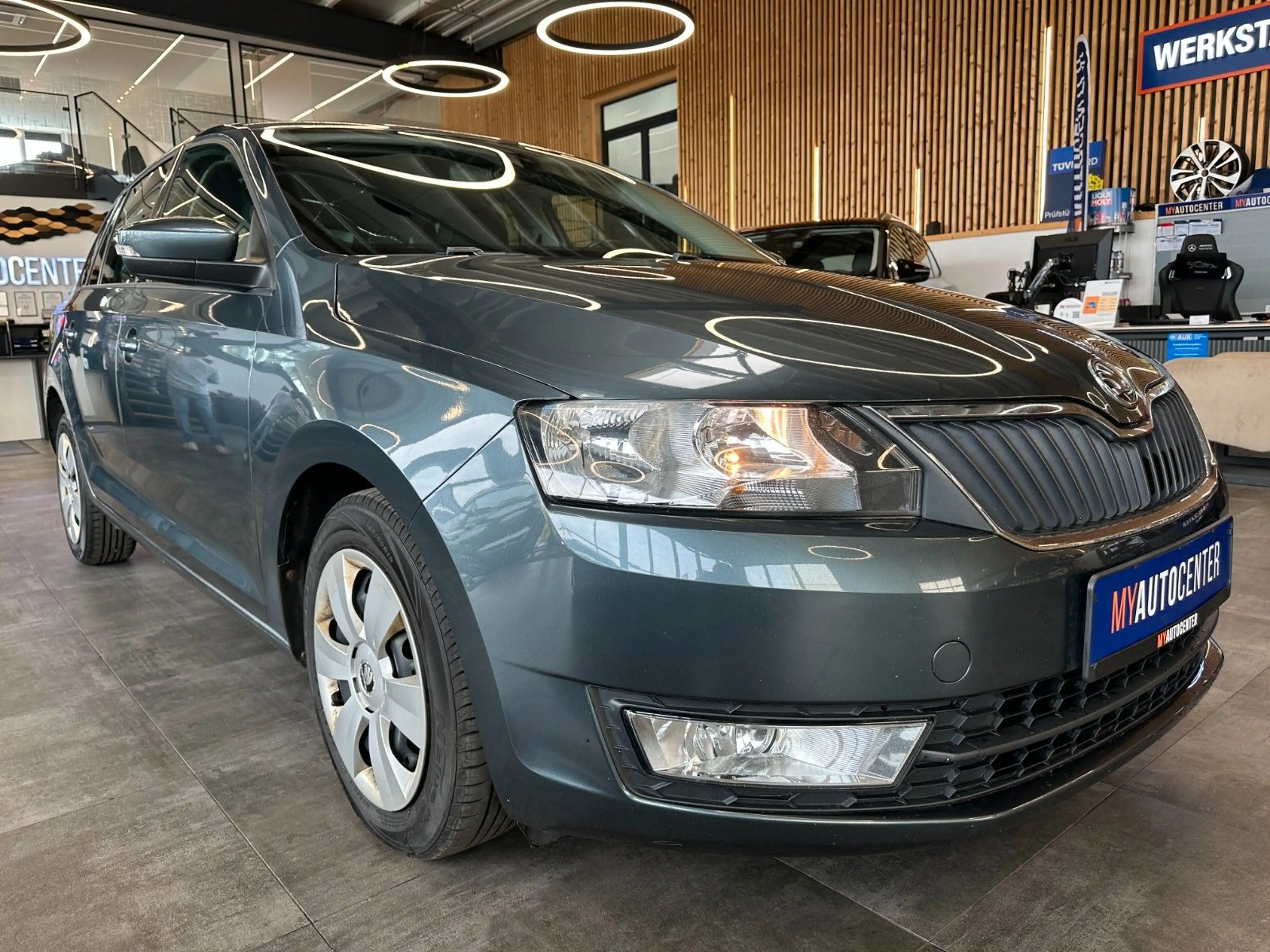 Skoda Rapid/Spaceback *KLIMAAUTO*SZHZ*CARPLAY*NAVI*TEMPO*TÜV09/27 — photo 3