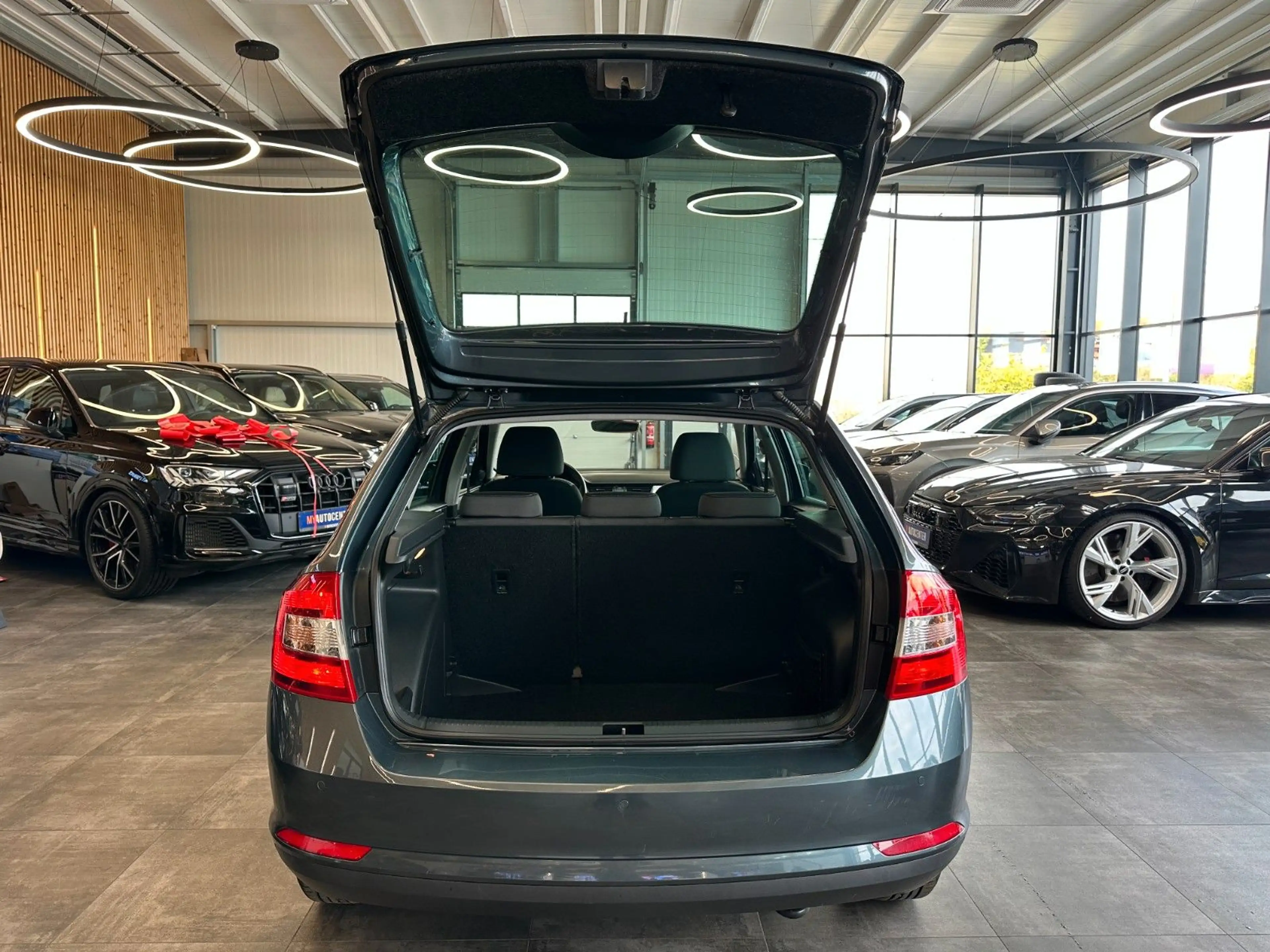 Skoda Rapid/Spaceback *KLIMAAUTO*SZHZ*CARPLAY*NAVI*TEMPO*TÜV09/27 — photo 6