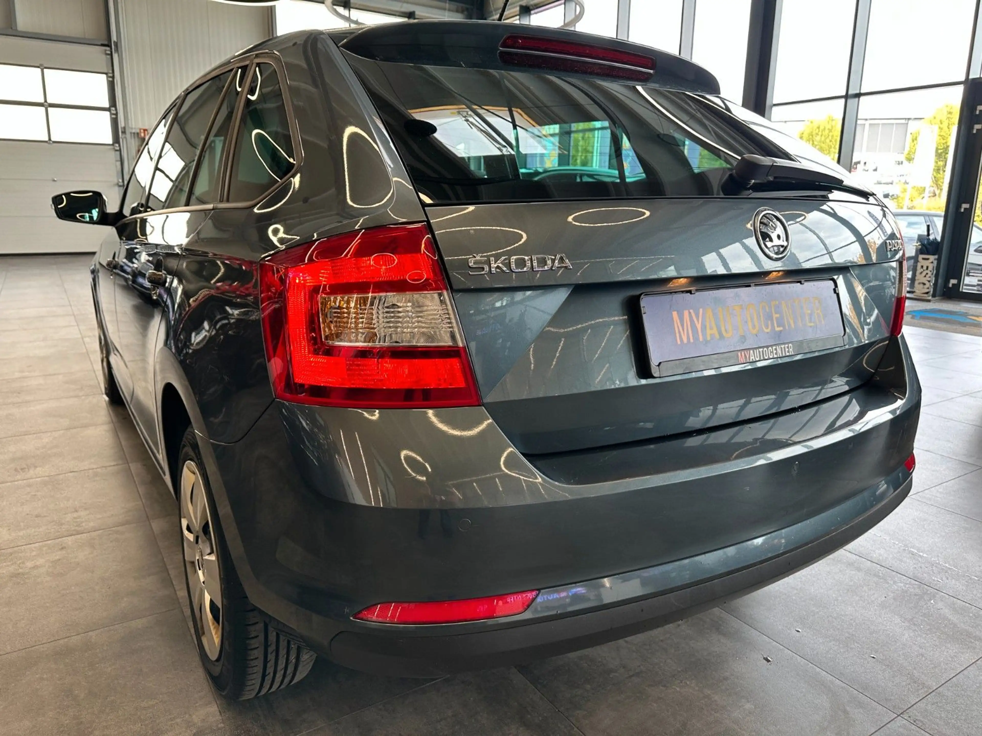 Skoda Rapid/Spaceback *KLIMAAUTO*SZHZ*CARPLAY*NAVI*TEMPO*TÜV09/27 — photo 5