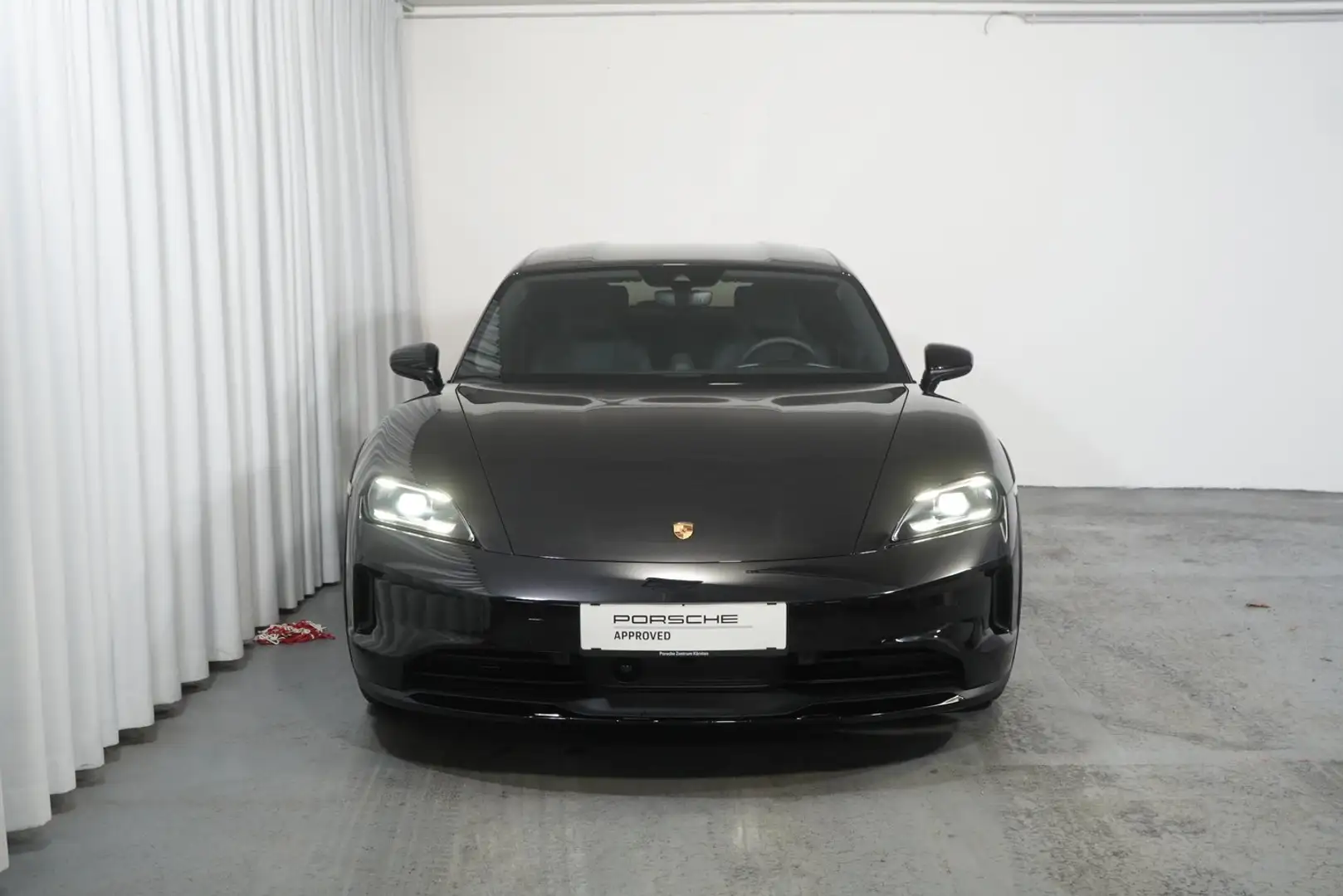 Porsche Taycan 4 Cross Turismo Schwarz - 2